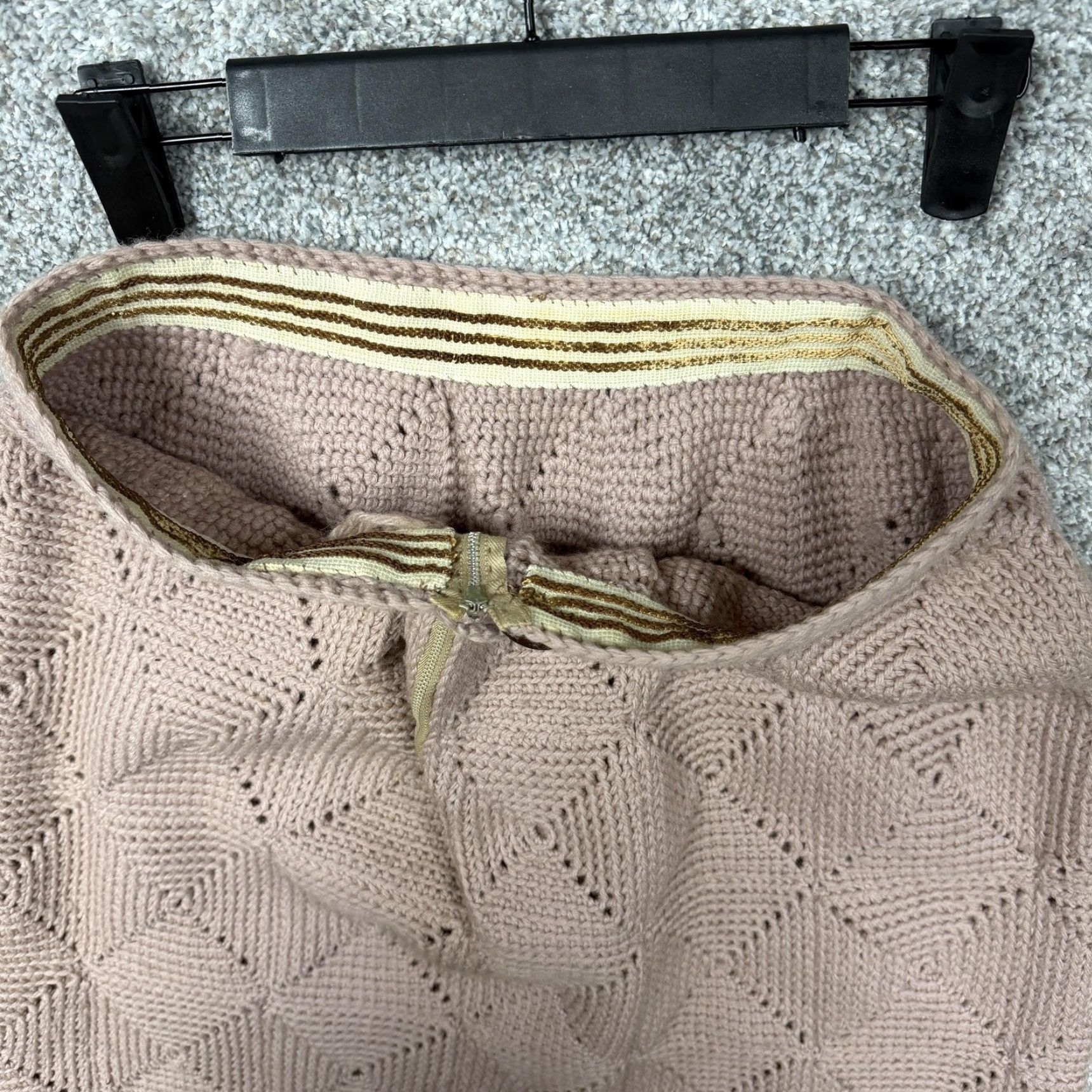 Pinko VINTAGE 70s Handmade Crochet Skirt S Mauve Pink Cottagecore Boho Indie Artisan Size 28" / US 6 / IT 42 - 6 Thumbnail