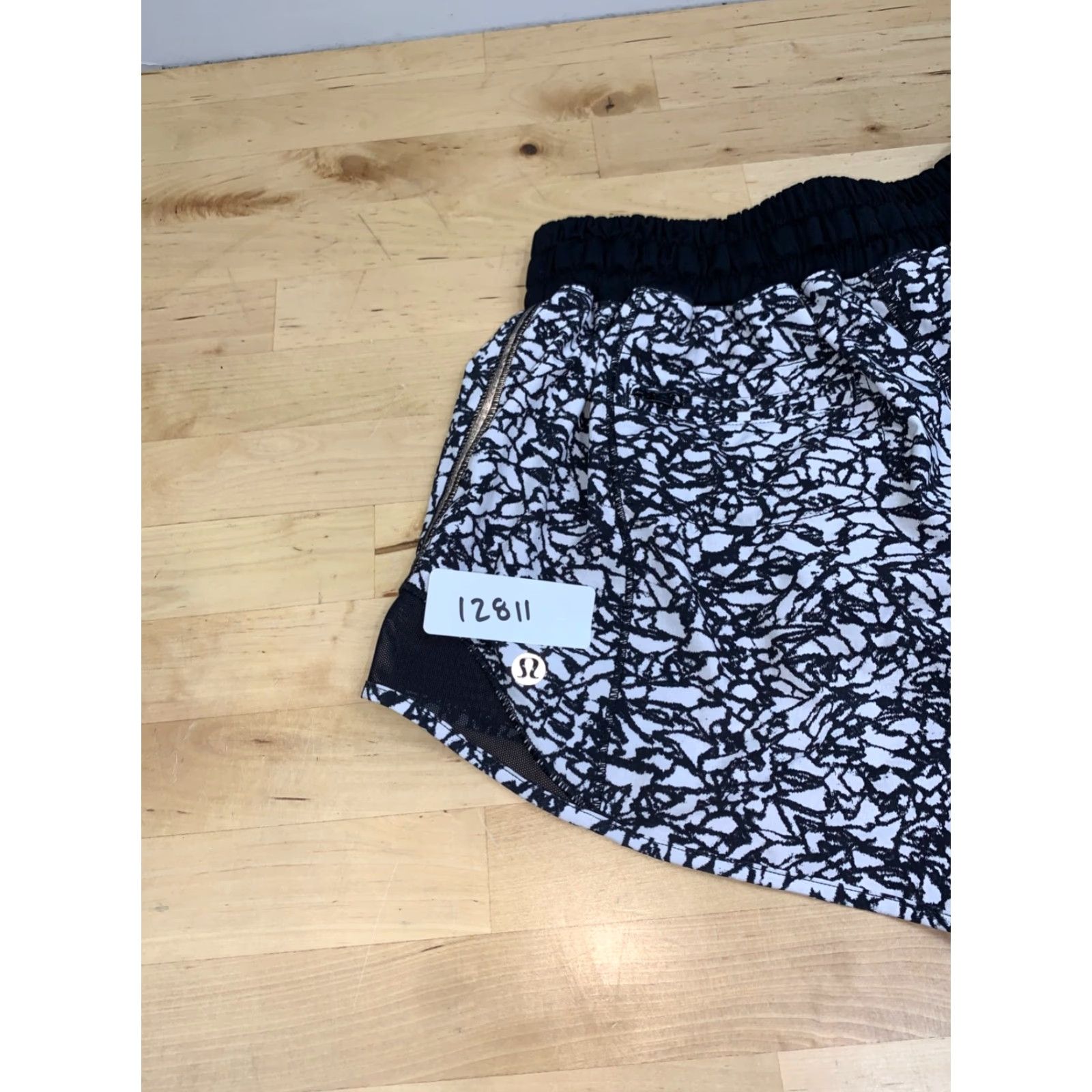 Lululemon Lululemon Shorts Women 4 Inseam 4" Black Activewear Athletic Run Gym & Training 4" Inseam Size 27" / US 4 / IT 40 - 7 Thumbnail