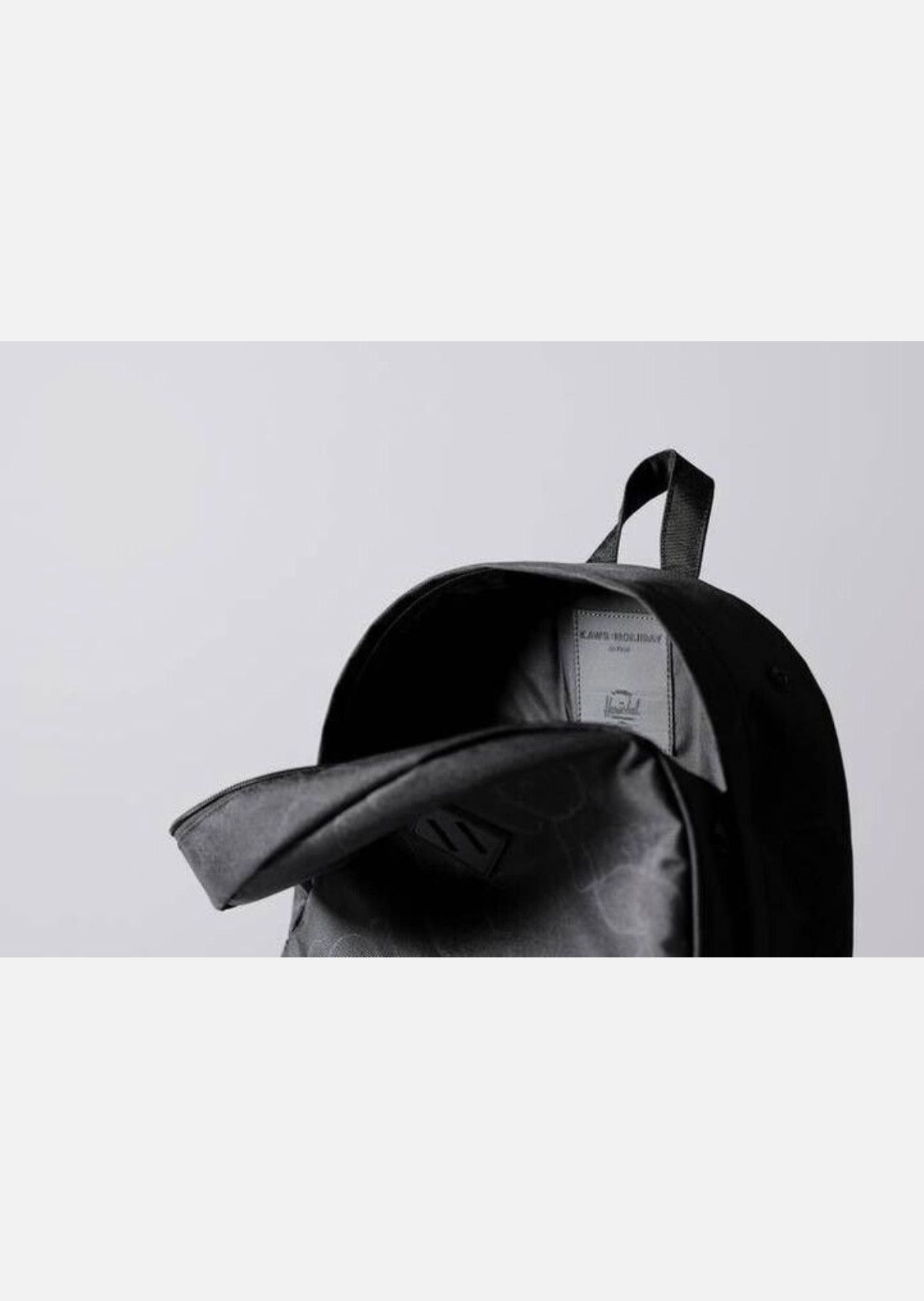 Herschel Supply Co. × Kaws KAWS Holiday Japan x Herschel Supply Backpack Size ONE SIZE - 5 Thumbnail
