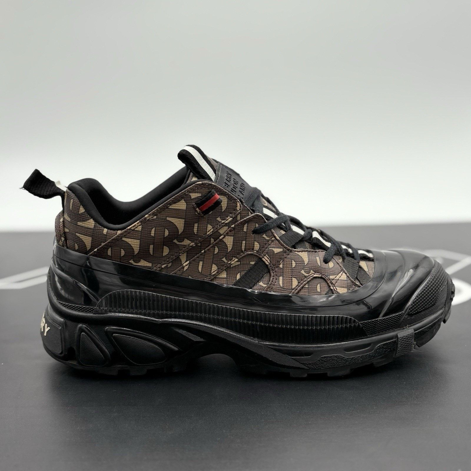 Burberry Burberry Arthur Low-Top ' Monogram Print ' | GREAT CONDITION Size US 7.5 / EU 40-41 - 2 Thumbnail