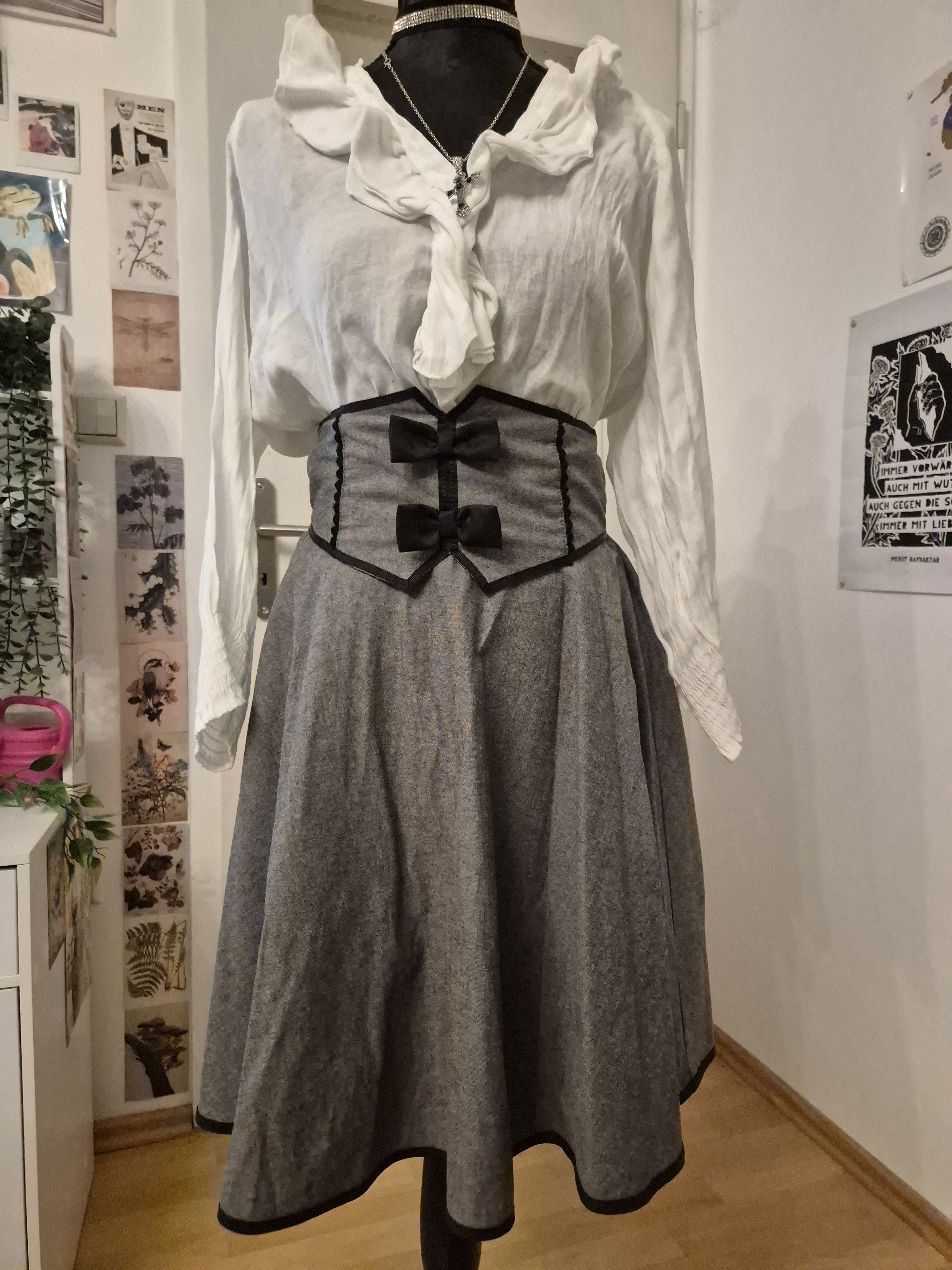 Other RARE unique axes femme skirt school egirl grunge alternative Size 25" / US 0 / IT 36 - 9 Thumbnail