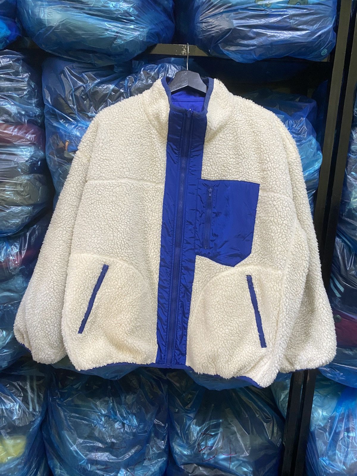 Japanese Brand W Closet Japan Cream Sherpa Fleece Jacket Blue Nylon Panels Size US L / EU 52-54 / 3 - 1 Thumbnail