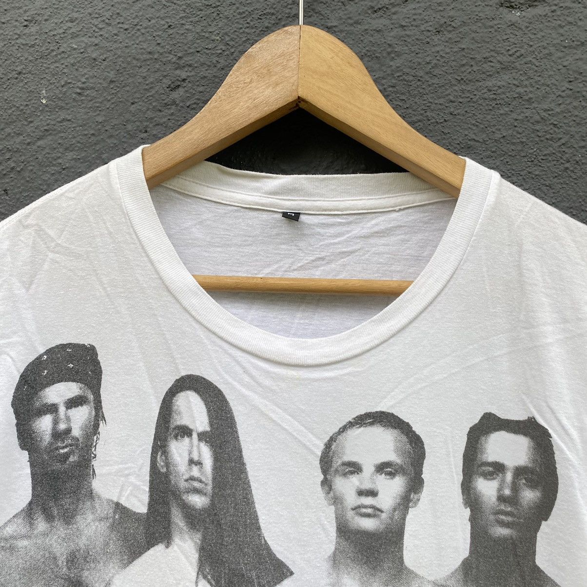 Band Tees Thrashed Red Hot Chili Peppers Band ERD GRUNGE Tshirt Size US M / EU 48-50 / 2 - 5 Thumbnail