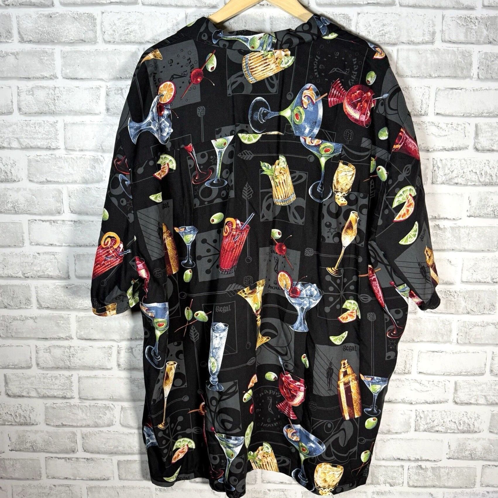 Paradise Found Paradise Found 100% Rayon Alcohol Print Black Hawaiian Shirt Mens 2XL Short Sleeve Button-Up Size US XXL / EU 58 / 5 - 5 Thumbnail