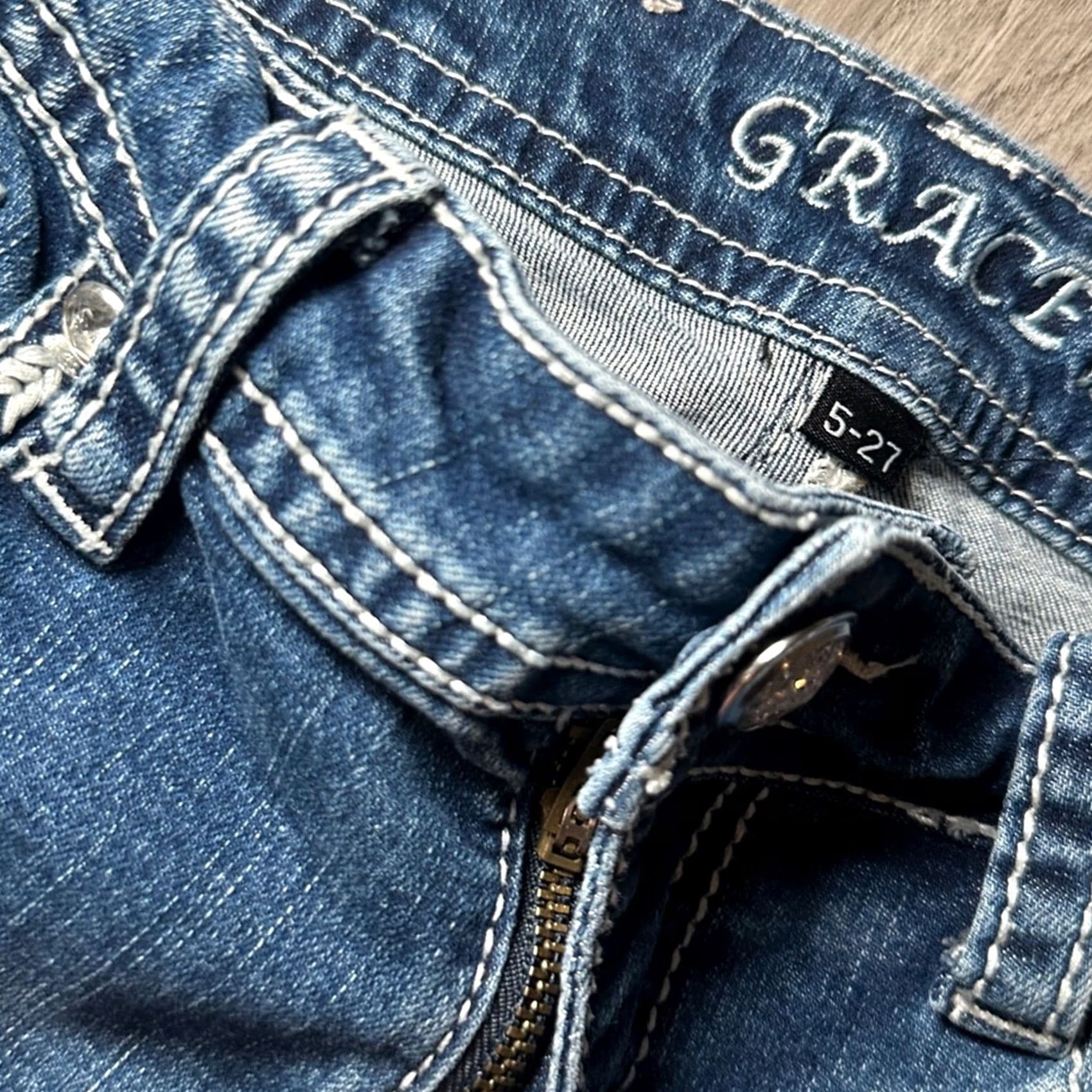 Grace in LA Grace in LA Blue Bootcut Jeans Women 27 Regular 5/27 Feather Embellished Cotton Polyester Spandex Size 27" / US 4 / IT 40 - 6 Thumbnail