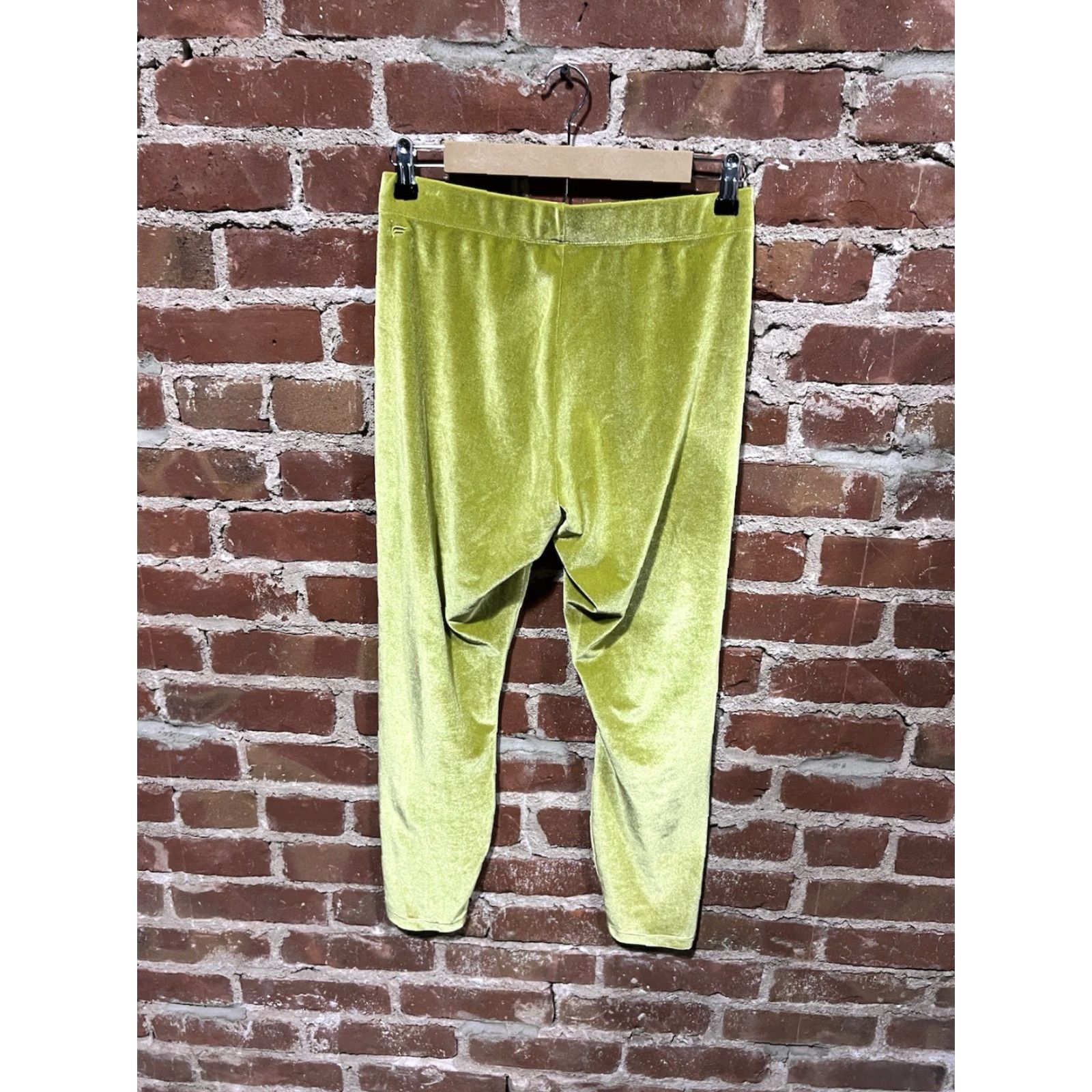 Fabletics Fabletics Leggings Womens Green Velour Cropped Athletic Size L Size 36" / US 14 / IT 50 - 2 Thumbnail