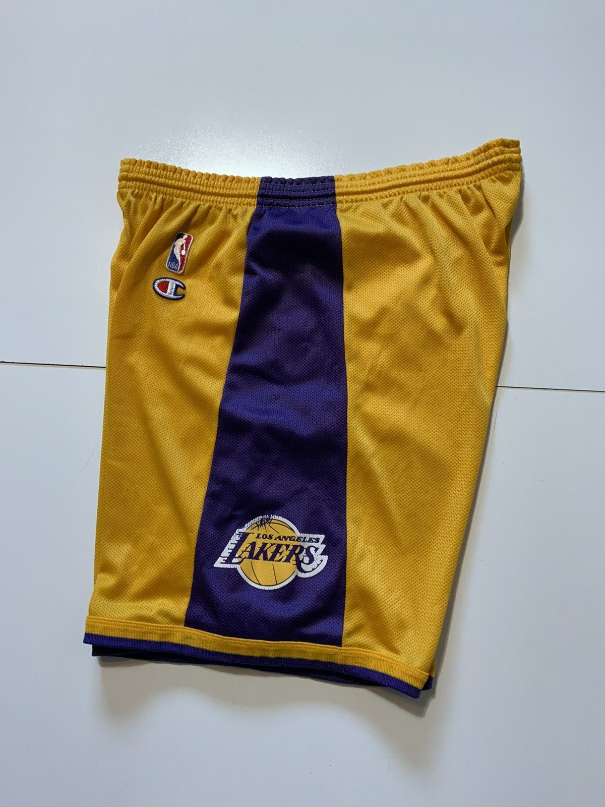 Champion × NBA × Vintage Vintage 90s Champion Los Angeles Lakers Basketball Shorts Size US 32 / EU 48 - 2 Thumbnail