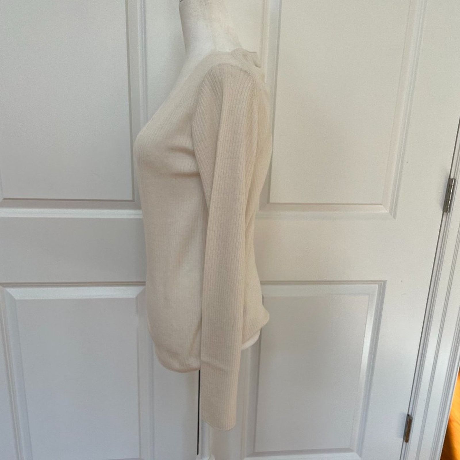 Vince V-Neck Slim Rib Cashmere Sweater from VINCE Size XL / US 12-14 / IT 48-50 - 4 Thumbnail