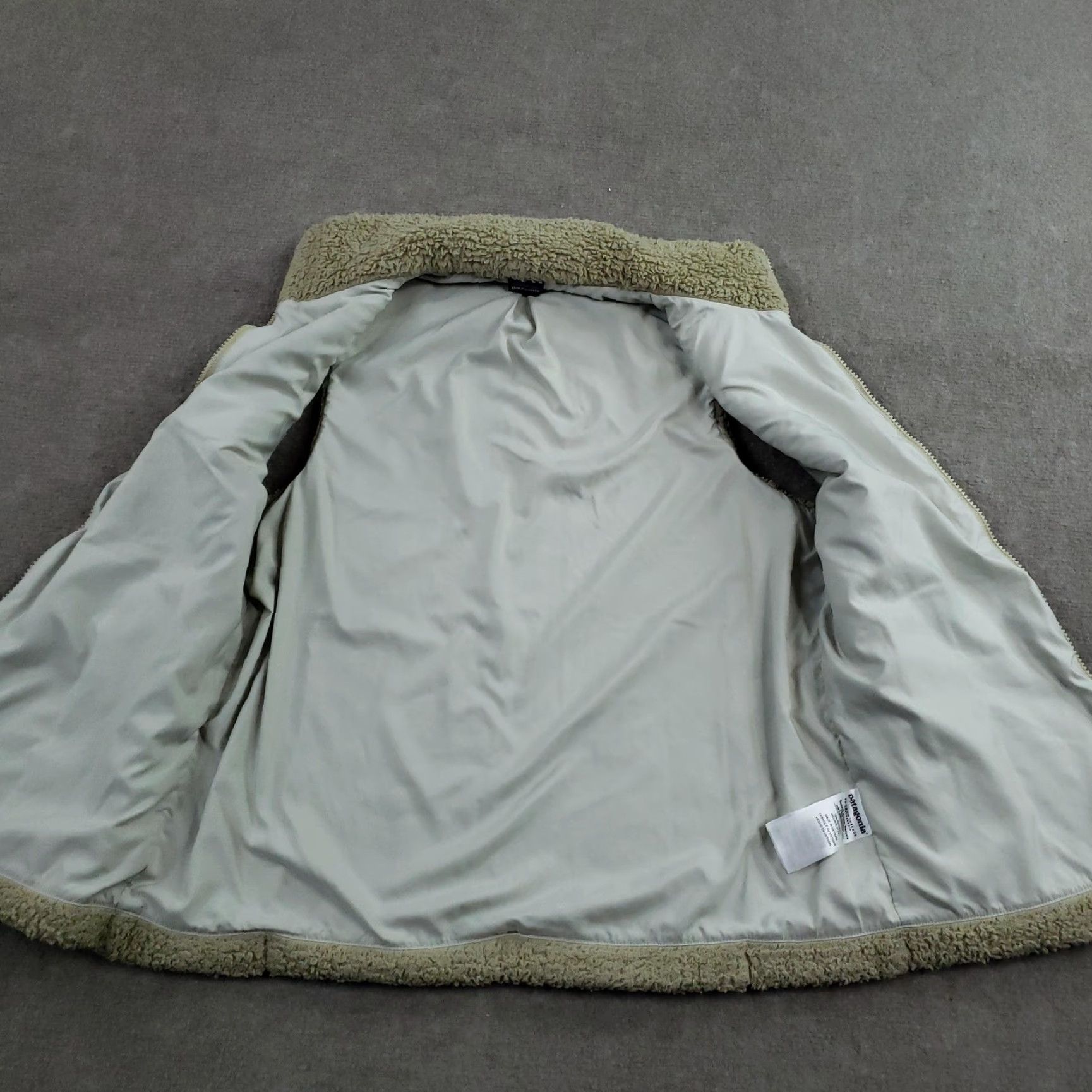 Patagonia Patagonia Vest Womens Large Beige Fleece Sherpa Zip Pockets Outerwear Size L / US 10 / IT 46 - 6 Thumbnail