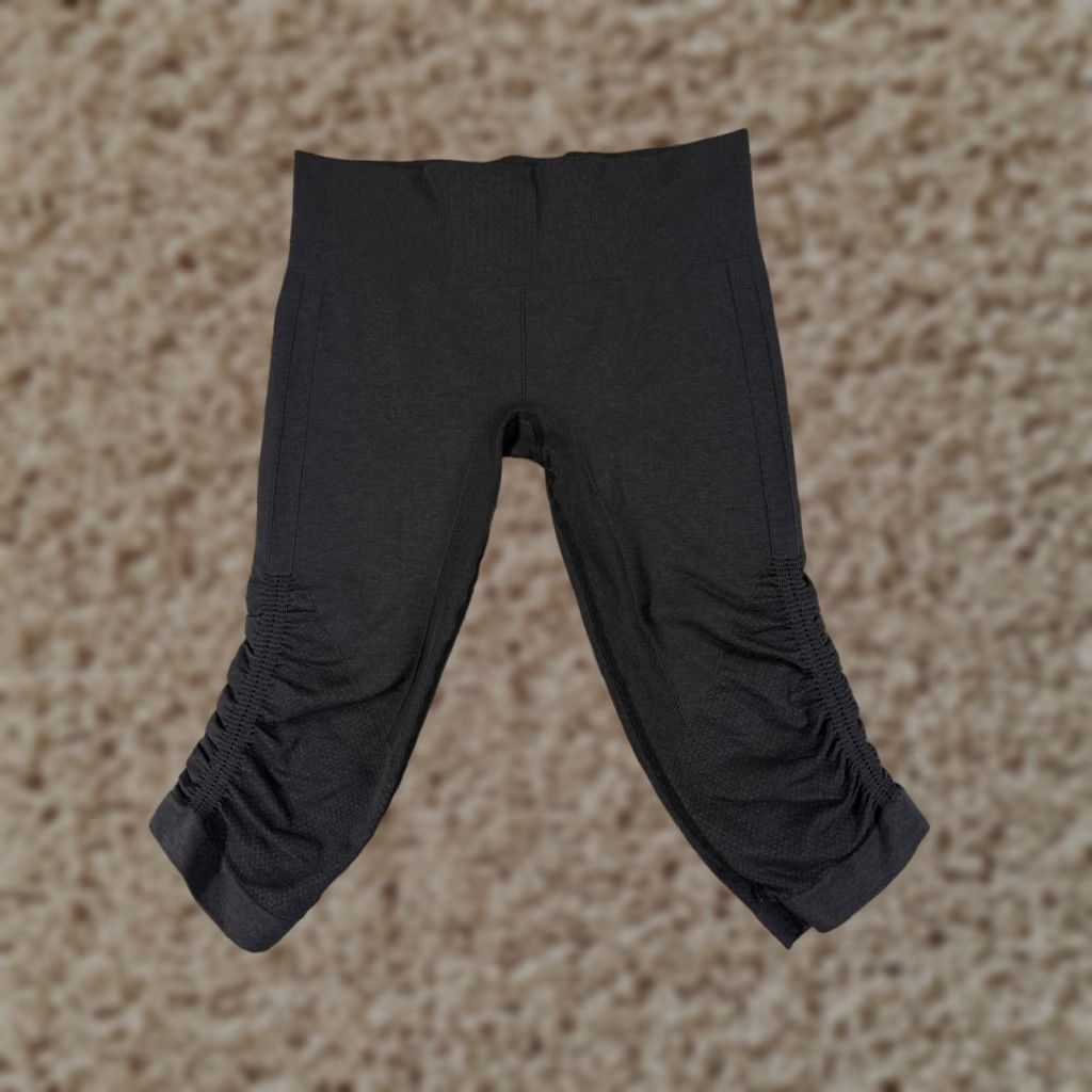 Lululemon Lululemon Pants Womens 8 Black In The Flow Crop Ruched Yoga Gym Workout Cropped Skinny Pockets Inseam 16 in Regular Size Type Pants Accessories Size 30" / US 8 / IT 44 - 1 Thumbnail