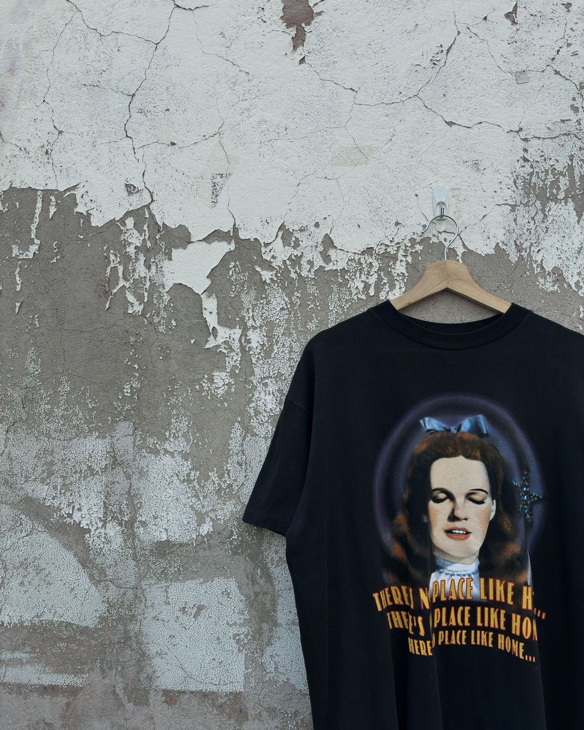 Vintage Vintage 1995 The Wizard of Oz Dorothy Stanley Desantis Tee Size US L / EU 52-54 / 3 - 2 Thumbnail