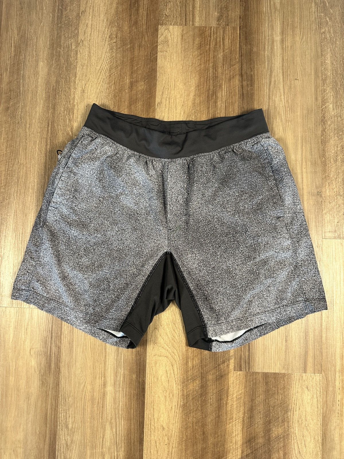 Lululemon Men’s Lululemon T.H.E. Shorts Large Gray Black 7” inseam Size US 33 - 1 Thumbnail