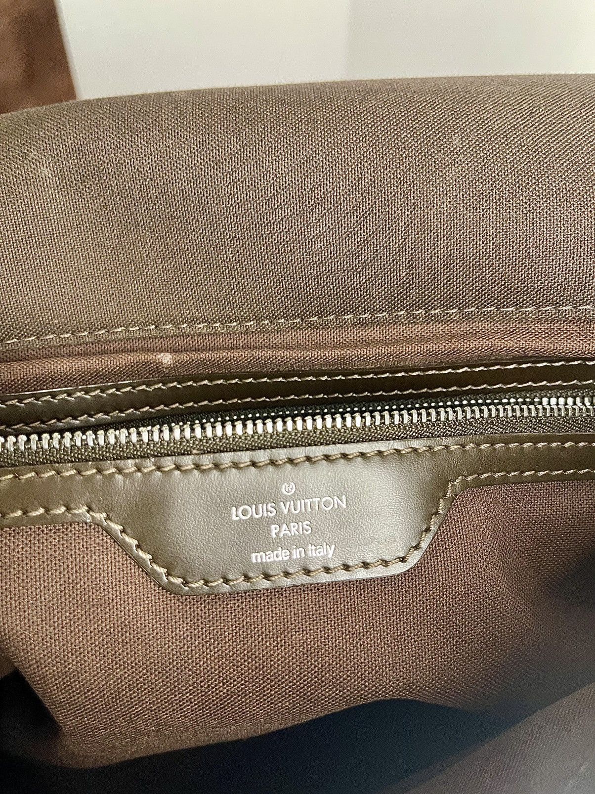 Louis Vuitton Louis Vuitton Brown Taiga Crossbody Bag Size ONE SIZE - 13 Thumbnail