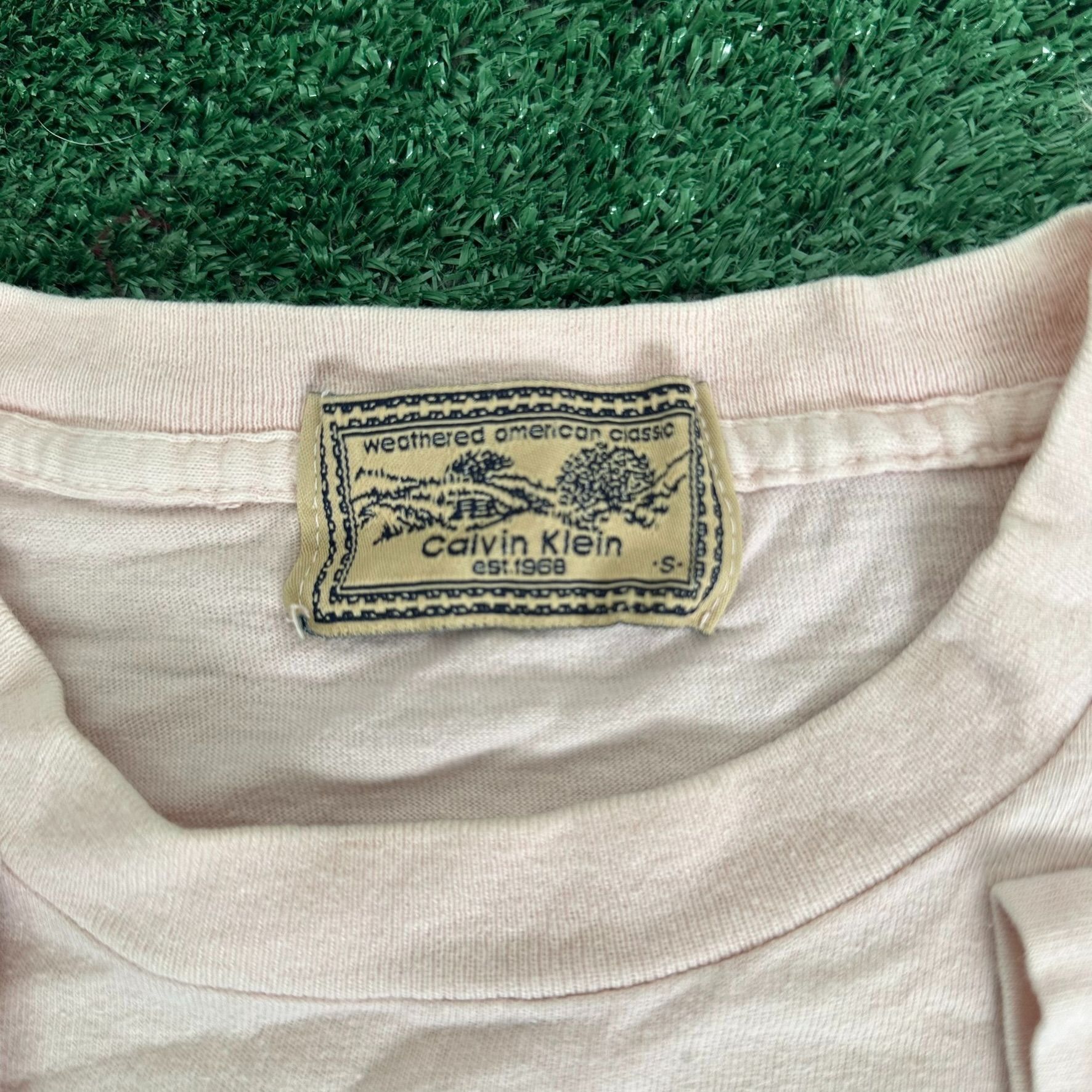 Vintage Vintage 90s Pastel Pink Blank T-Shirt Single Stitch Calvin K Size US S / EU 44-46 / 1 - 3 Thumbnail