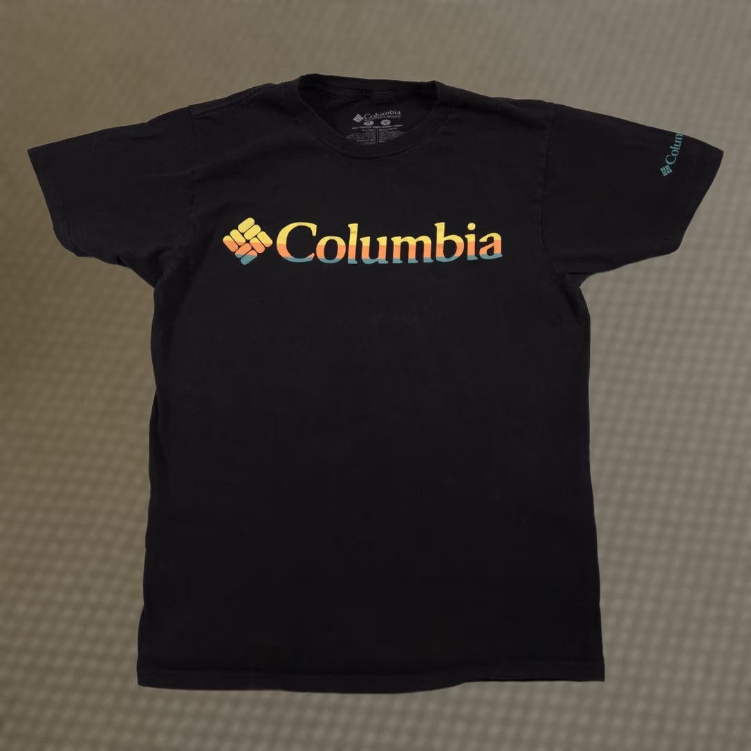 Vintage Columbia Shirt Mens Medium Black Sunset Gradient Logo Tee Short Sleeve Outdoors Size US M / EU 48-50 / 2 - 1 Thumbnail
