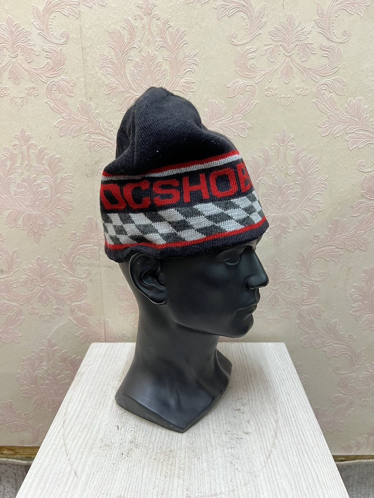Vintage Vintage DCSHOEUSA spell Out Beanie Hats Size ONE SIZE - 4 Thumbnail