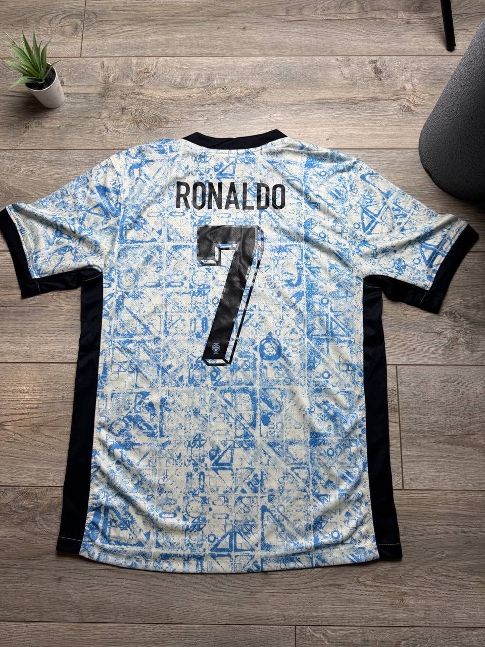 Nike Nike 2024 Portugal Away Jersey #7 Ronaldo Size US L / EU 52-54 / 3 - 2 Thumbnail