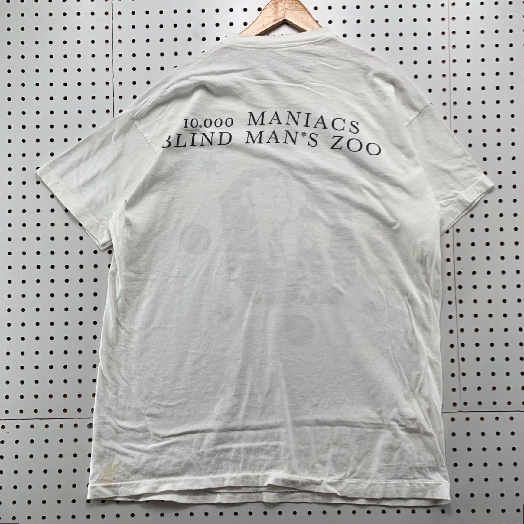 Vintage VINTAGE 90s 10000 Maniacs Shirt Men 2XL White Bling Man ZOO Rare Single Stitch Shirt Men 2XL White 90s Maniacs Zoo Bling Musical Band Mens Size US XXL / EU 58 / 5 - 2 Thumbnail