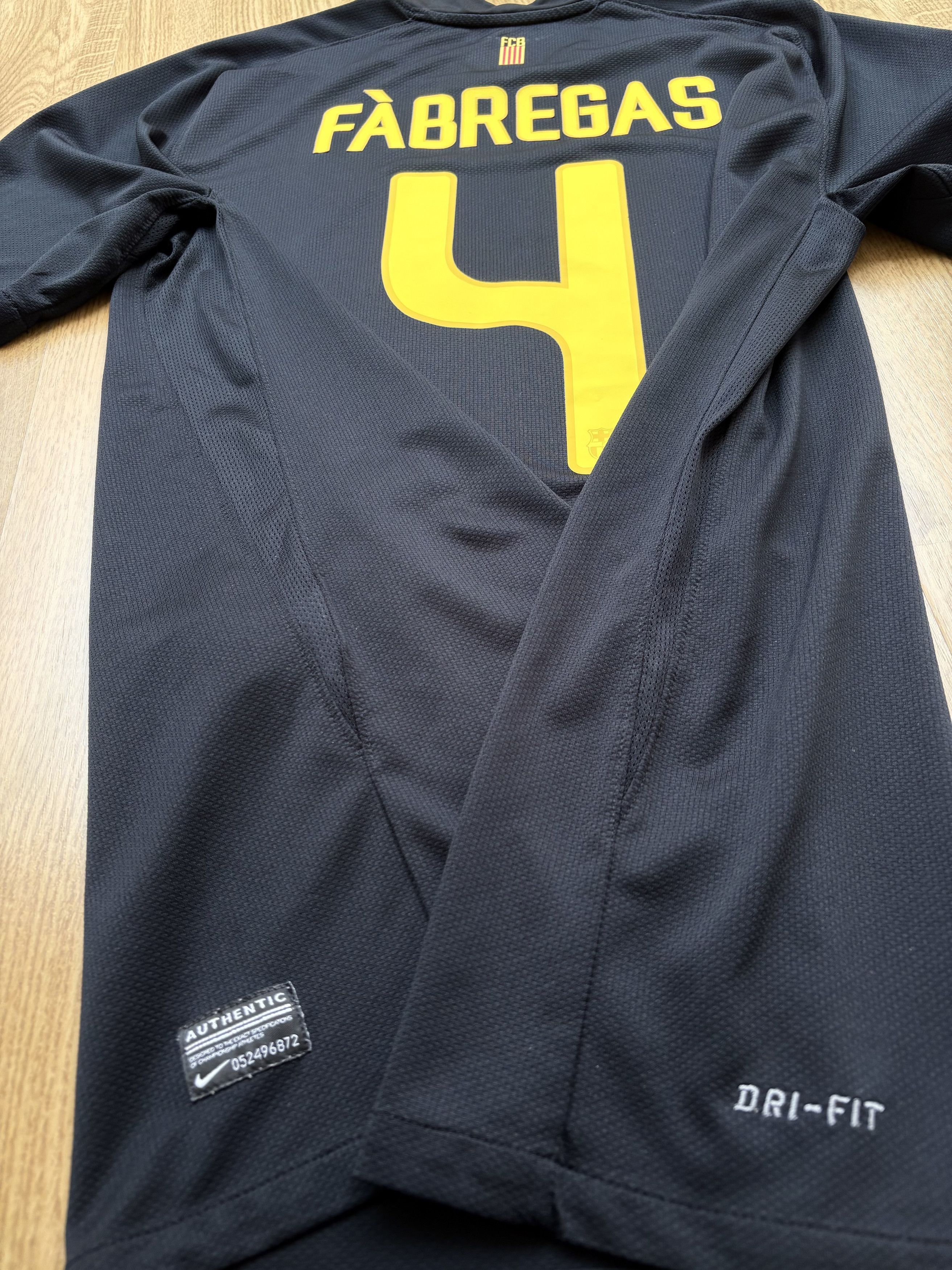 Nike FC Barcelona 2011/12 Away Jersey – Fàbregas #4 – Size L Size US L / EU 52-54 / 3 - 14 Thumbnail