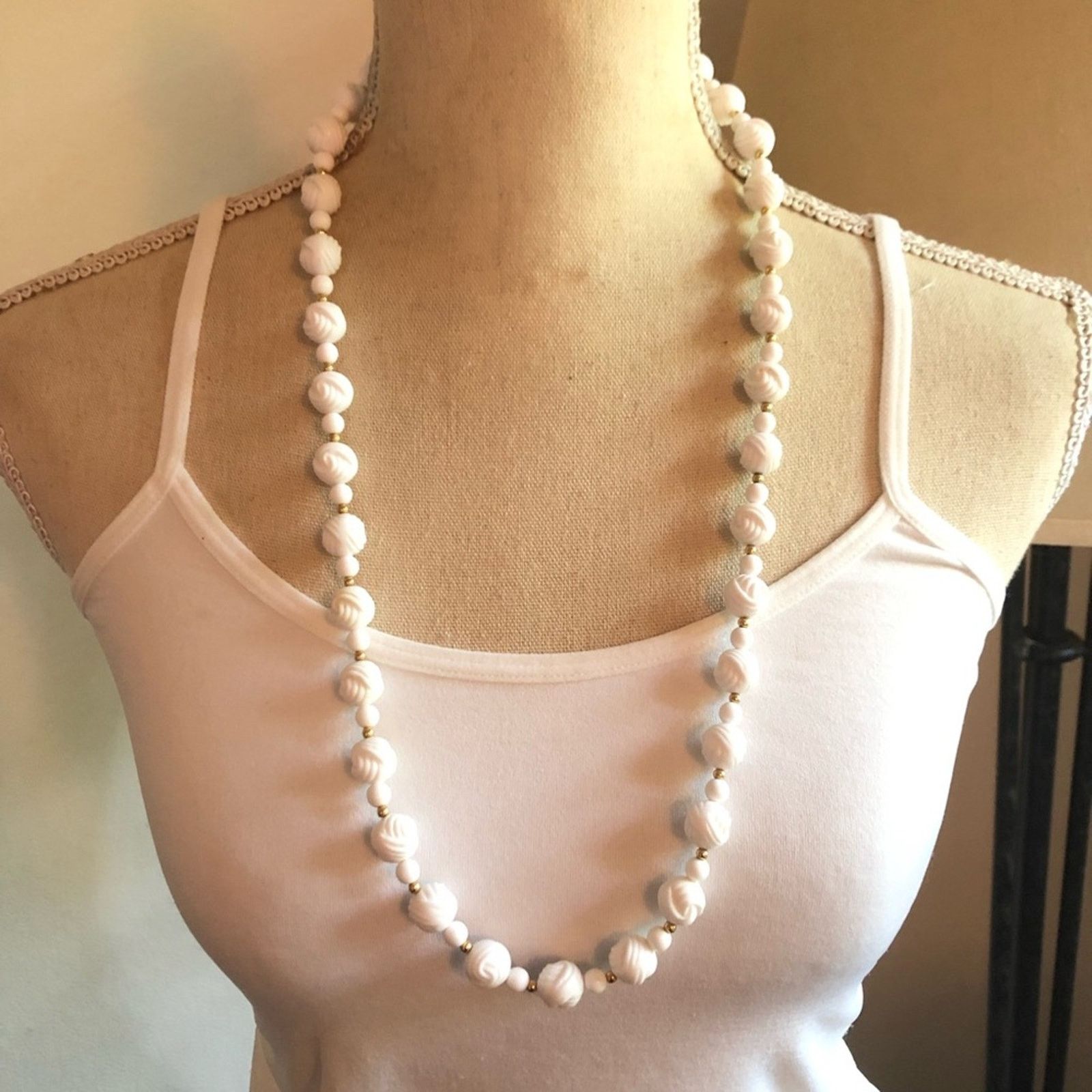 Vintage Vintage 70s white rose bead necklace Size ONE SIZE - 1 Thumbnail