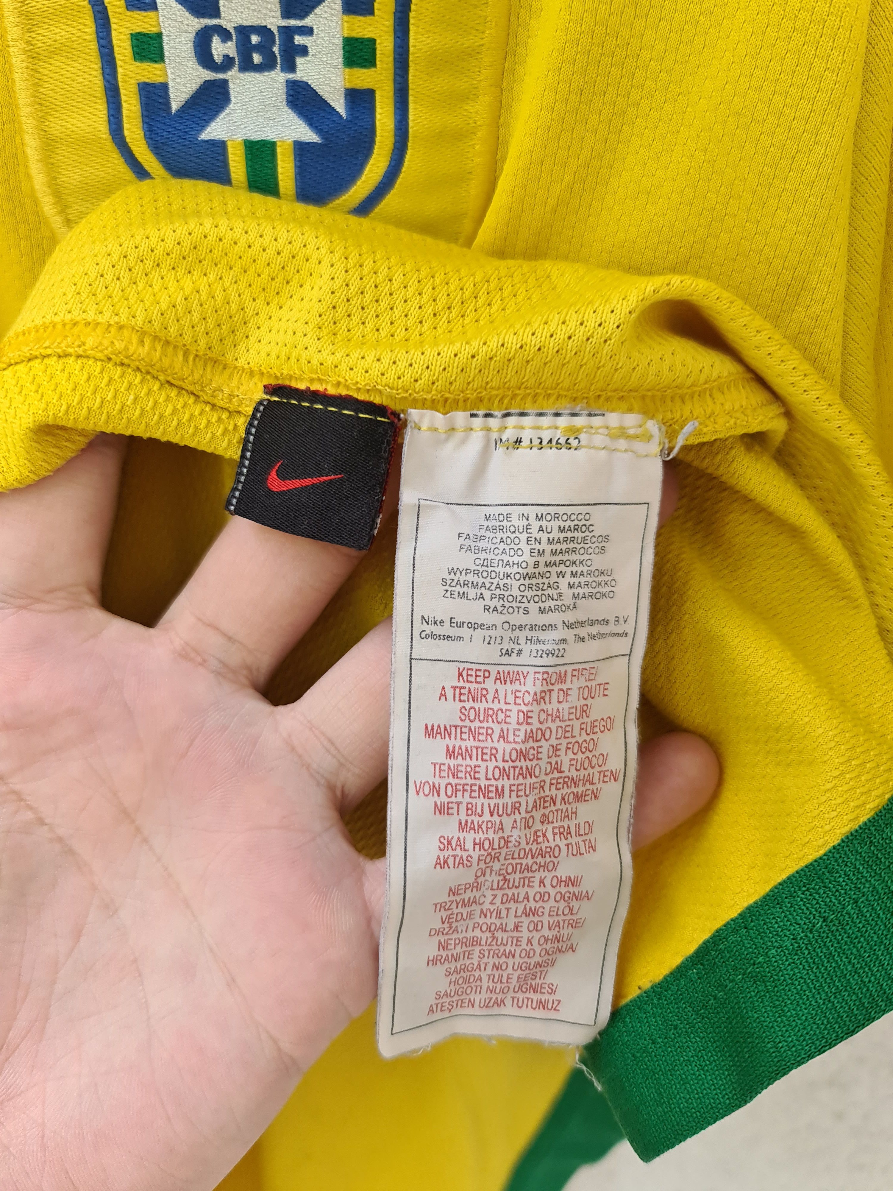 Nike Brazil Home football tshirt 2006 Soccer Nike Soccer Jersey Size US L / EU 52-54 / 3 - 5 Thumbnail