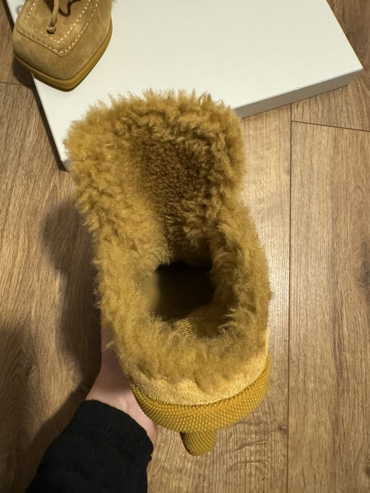 Burberry Burberry shearling boots-mules brown-mustard, size 35 It Size US 5 / IT 35 - 12 Thumbnail