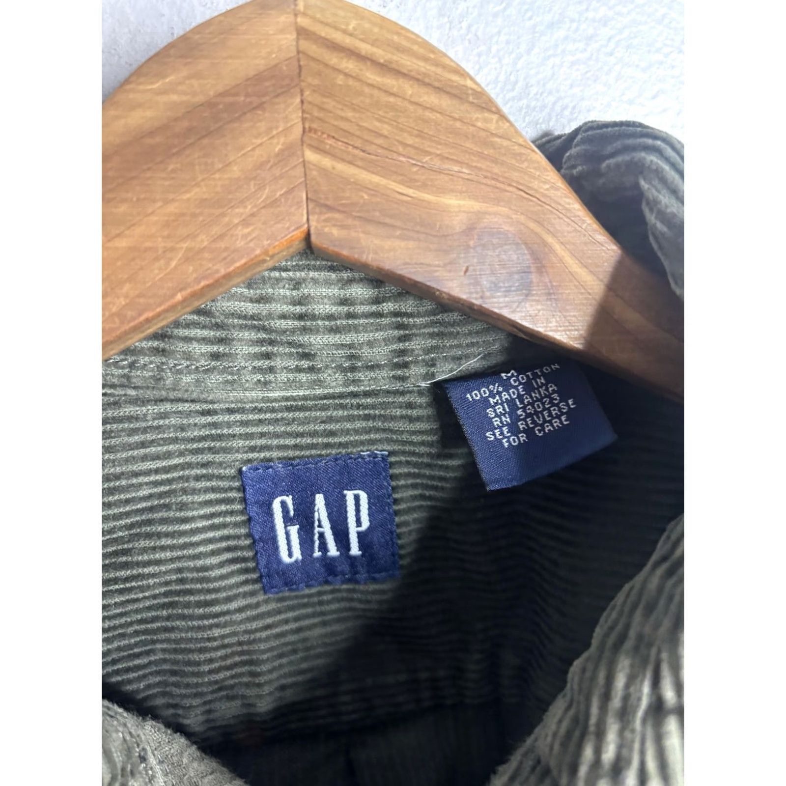 Gap Gap Mens Corduroy Shirt Long Sleeve Button-Up with Pockets Green Corduroy M Regular Button Front Casual Size US M / EU 48-50 / 2 - 3 Thumbnail