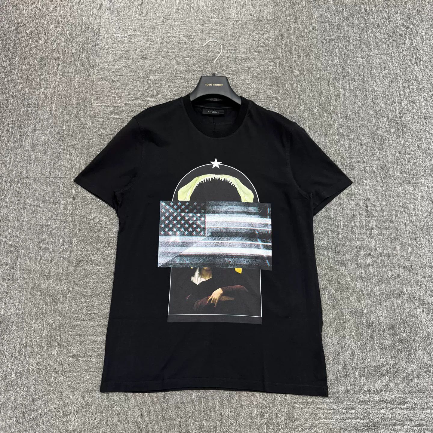 Givenchy Givenchy Shark Madonna Short Sleeve Size US M / EU 48-50 / 2 - 1 Thumbnail