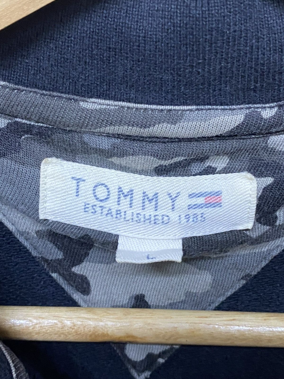 Tommy Hilfiger × Vintage Vintage Tommy Hilfiger New York Size US M / EU 48-50 / 2 - 6 Thumbnail