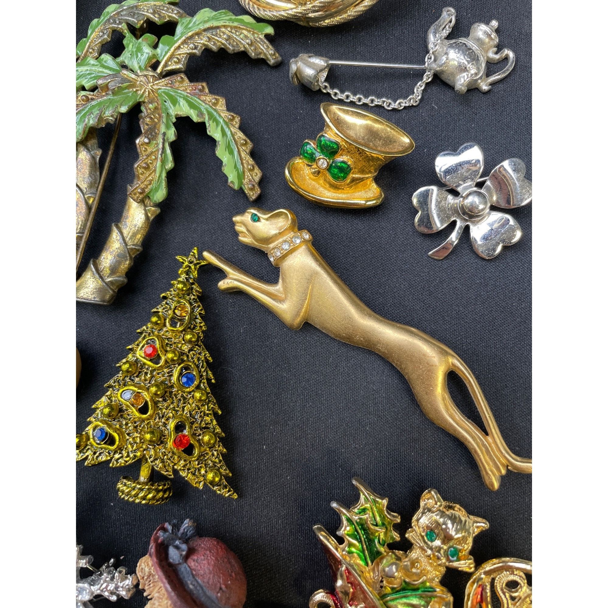 Other Vintage Women's Lot of 21 Pins/ Brooches Variety SKU 6088 Size ONE SIZE - 9 Thumbnail