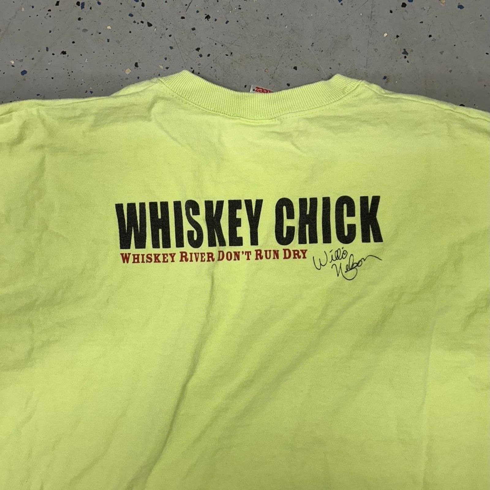 Fruit Of The Loom VTG Willie Nelson whiskey River t-shirt Size US XL / EU 56 / 4 - 7 Thumbnail