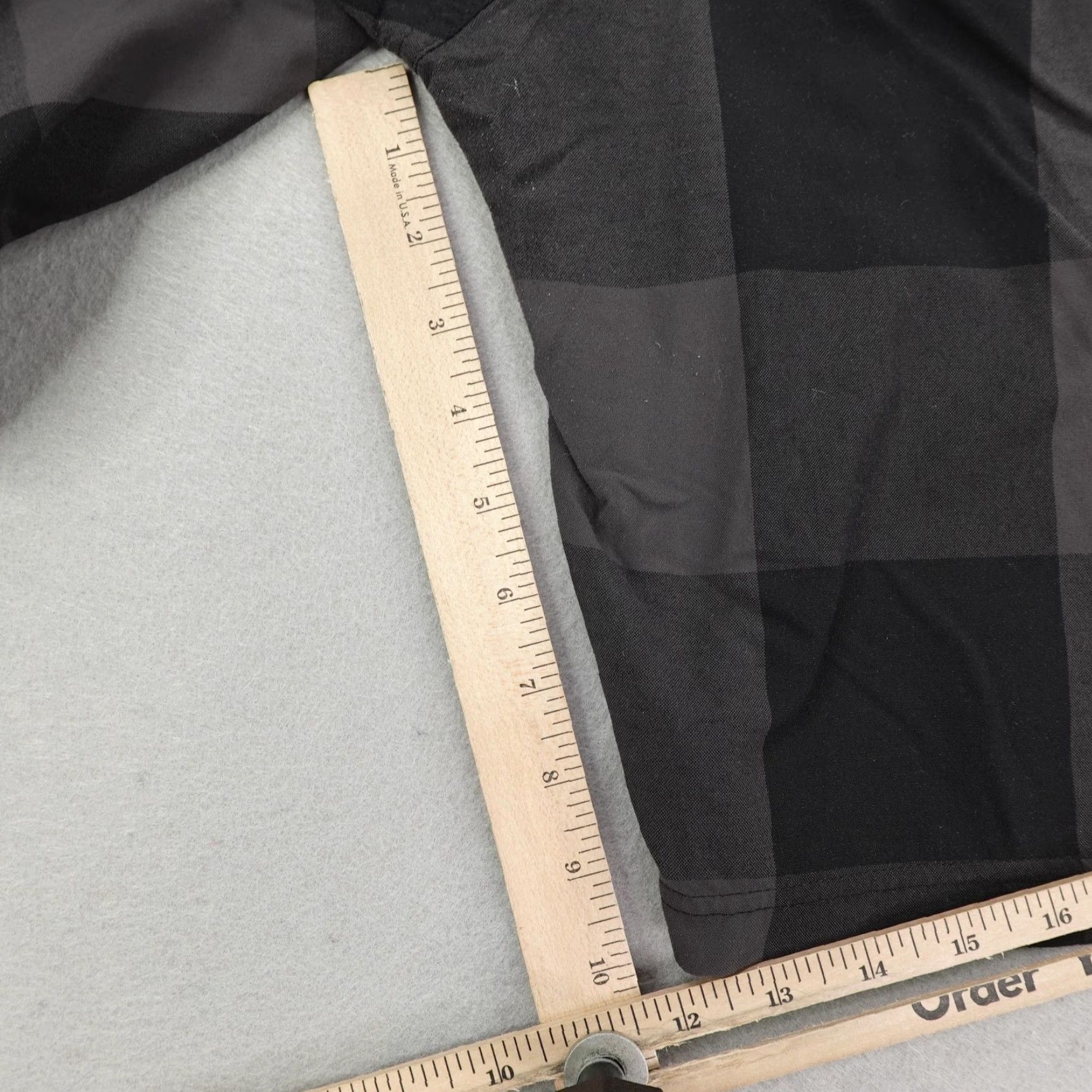 Lululemon Lululemon Shorts Mens 34 Gray Black Plaid Chino Lightweight Casual Golf Summer Breathable Pockets Flat Front Zip Logo Size US 34 / EU 50 - 7 Thumbnail