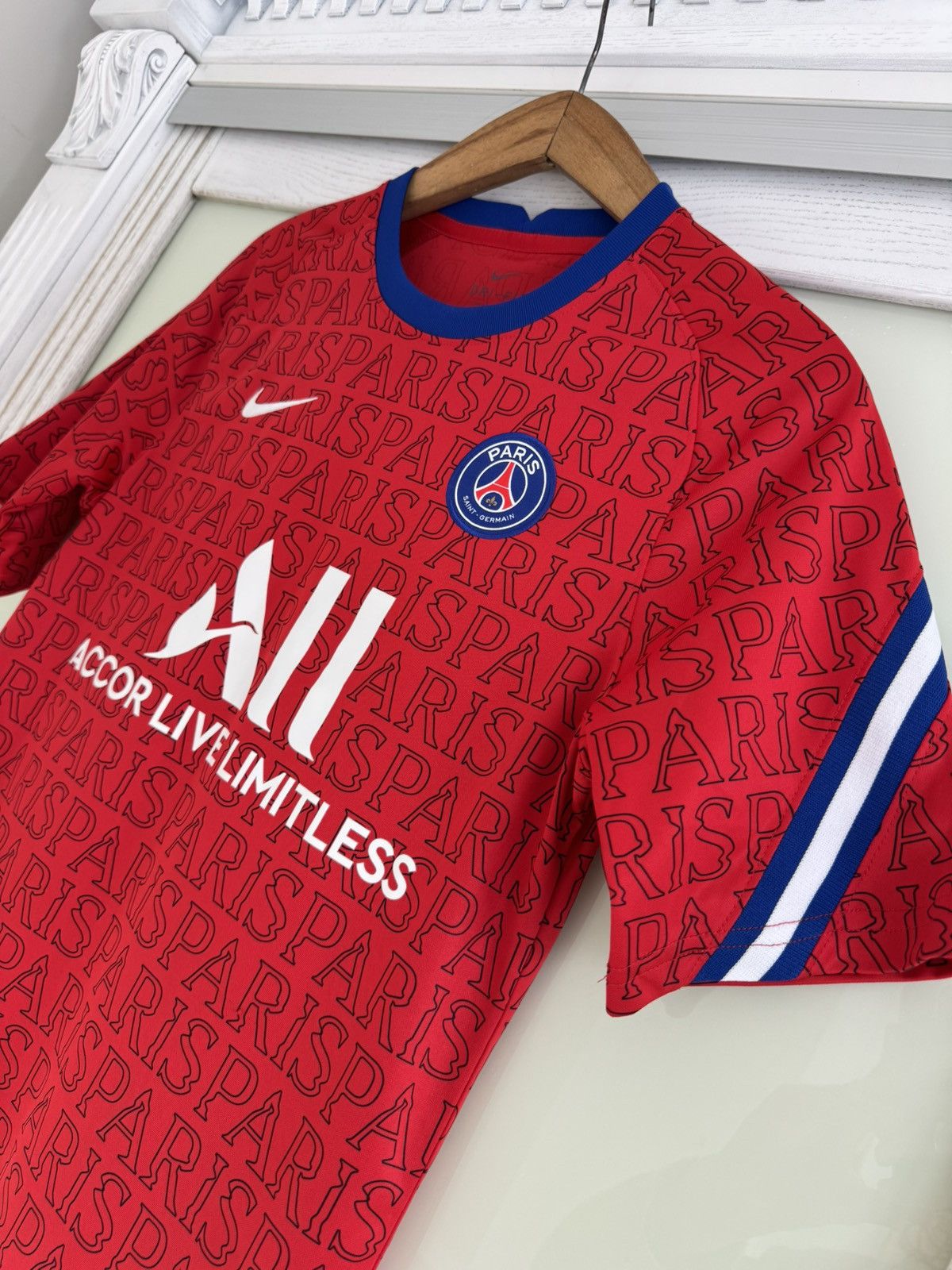 Nike Paris Saint Germain PSG 2020-2021 Soccer Jersey Football Kit Size US S / EU 44-46 / 1 - 5 Thumbnail