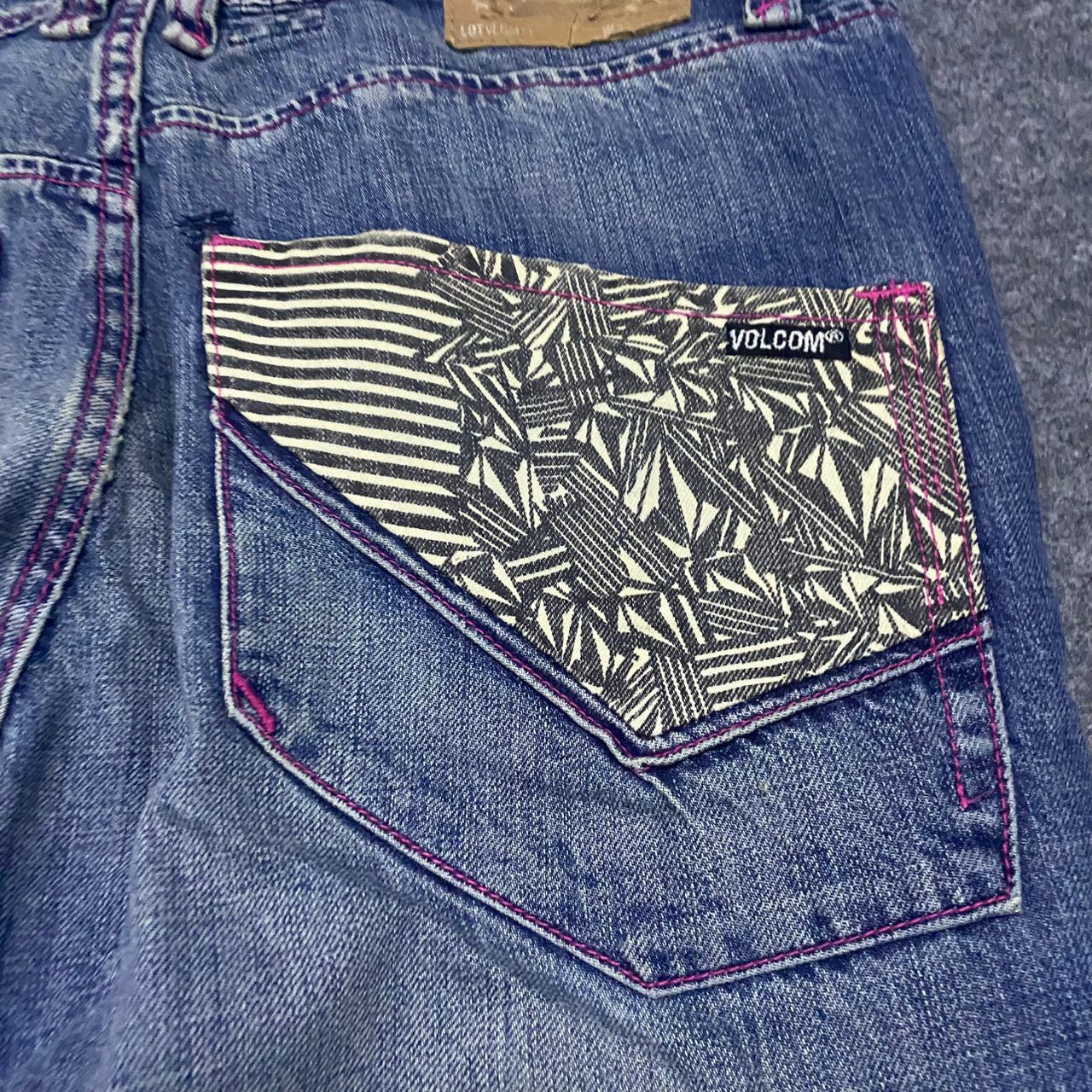 Vintage 💥Best Offer💥Vintage Volcom Stone Distressed Denim Size US 35 - 10 Thumbnail