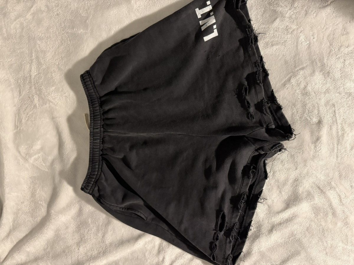Other Leviter Black Distressed Shorts Size US 34 / EU 50 - 1 Thumbnail