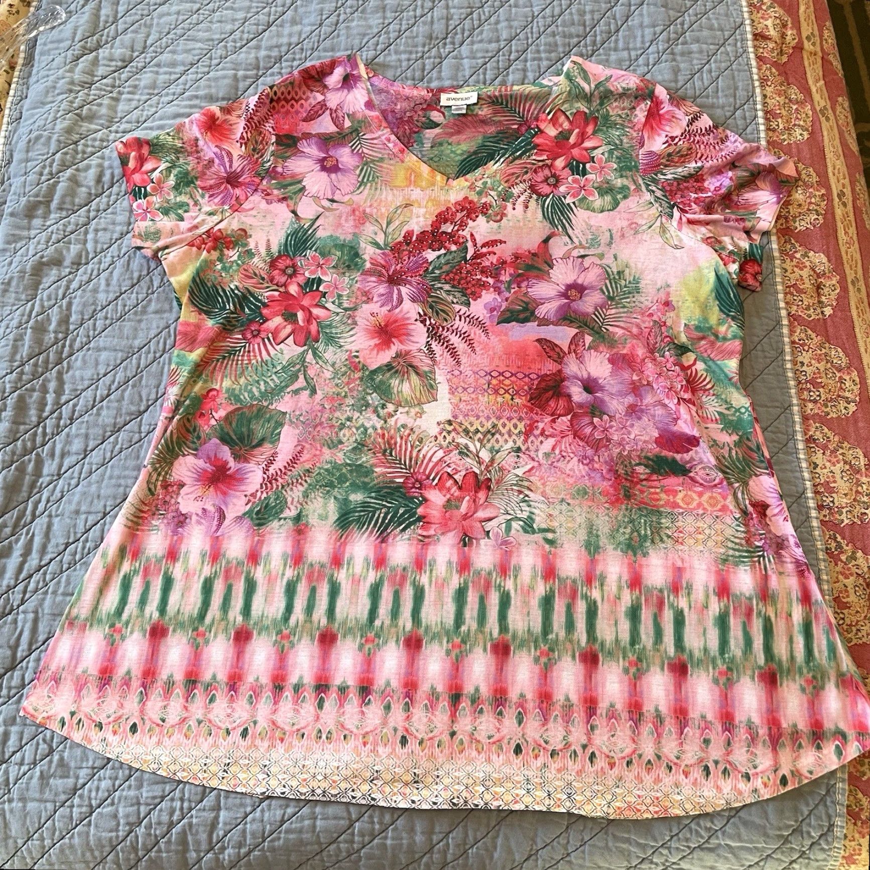 Avenue Avenue Shirt Women’s 14/16 Short Sleeve Floral Multicolor V-Neck Casual Lightweight Summer Size XL / US 12-14 / IT 48-50 - 5 Thumbnail