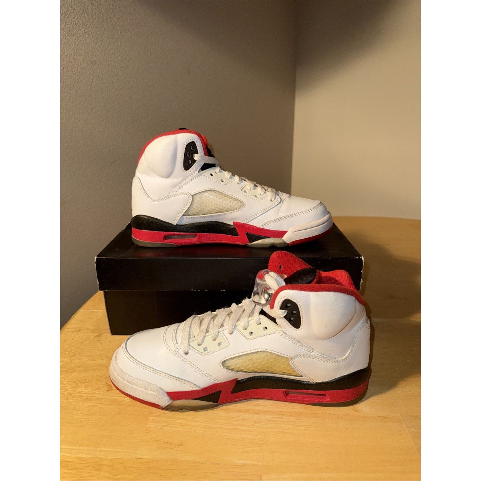 Jordan Brand Air Jordan 5 Fire Red 2020 - Size 5.5Y 7 Women Size US 5 / EU 37 - 4 Thumbnail