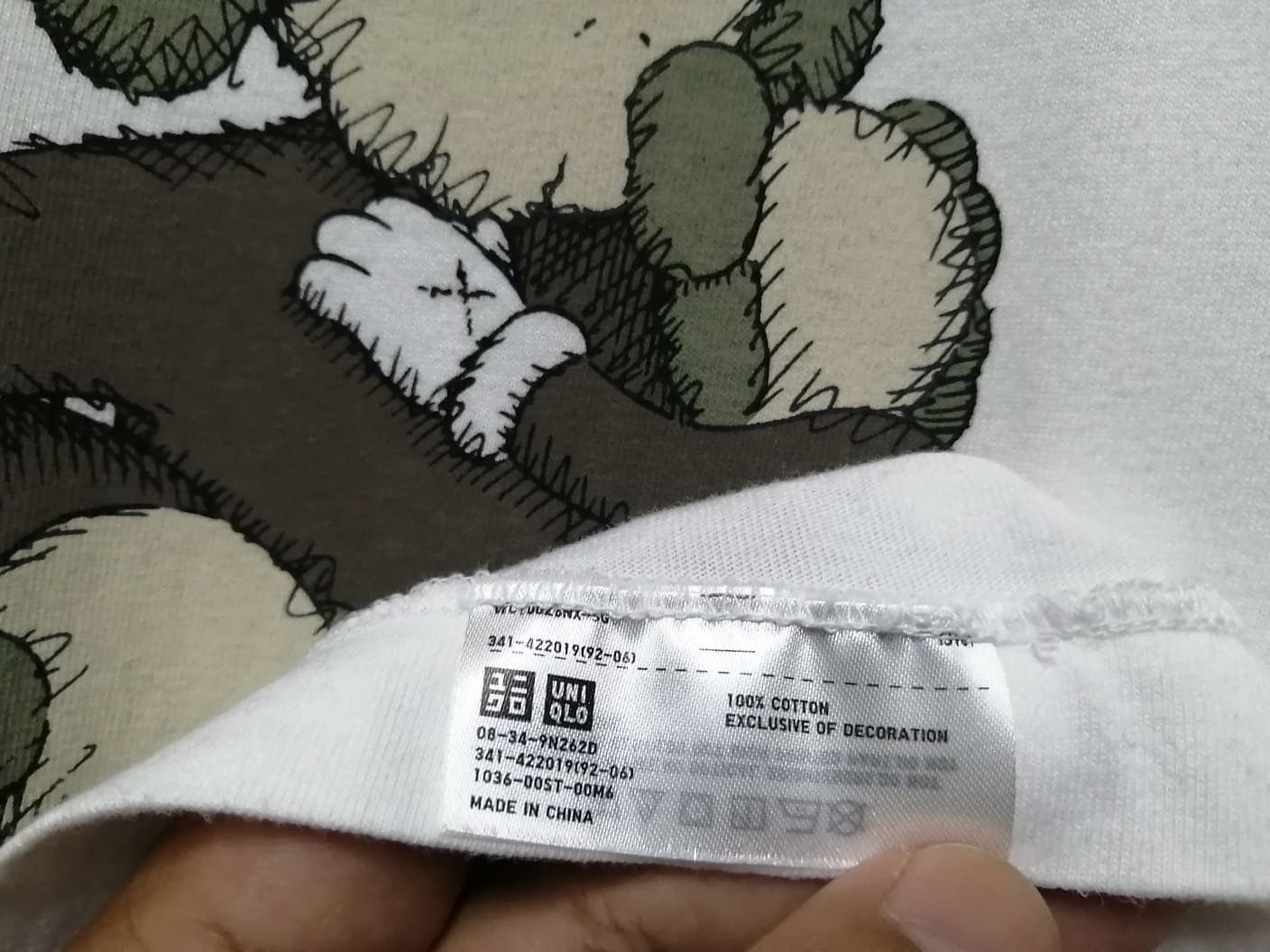 Japanese Brand VINTAGE KAWS VERY RARE Size US M / EU 48-50 / 2 - 6 Thumbnail
