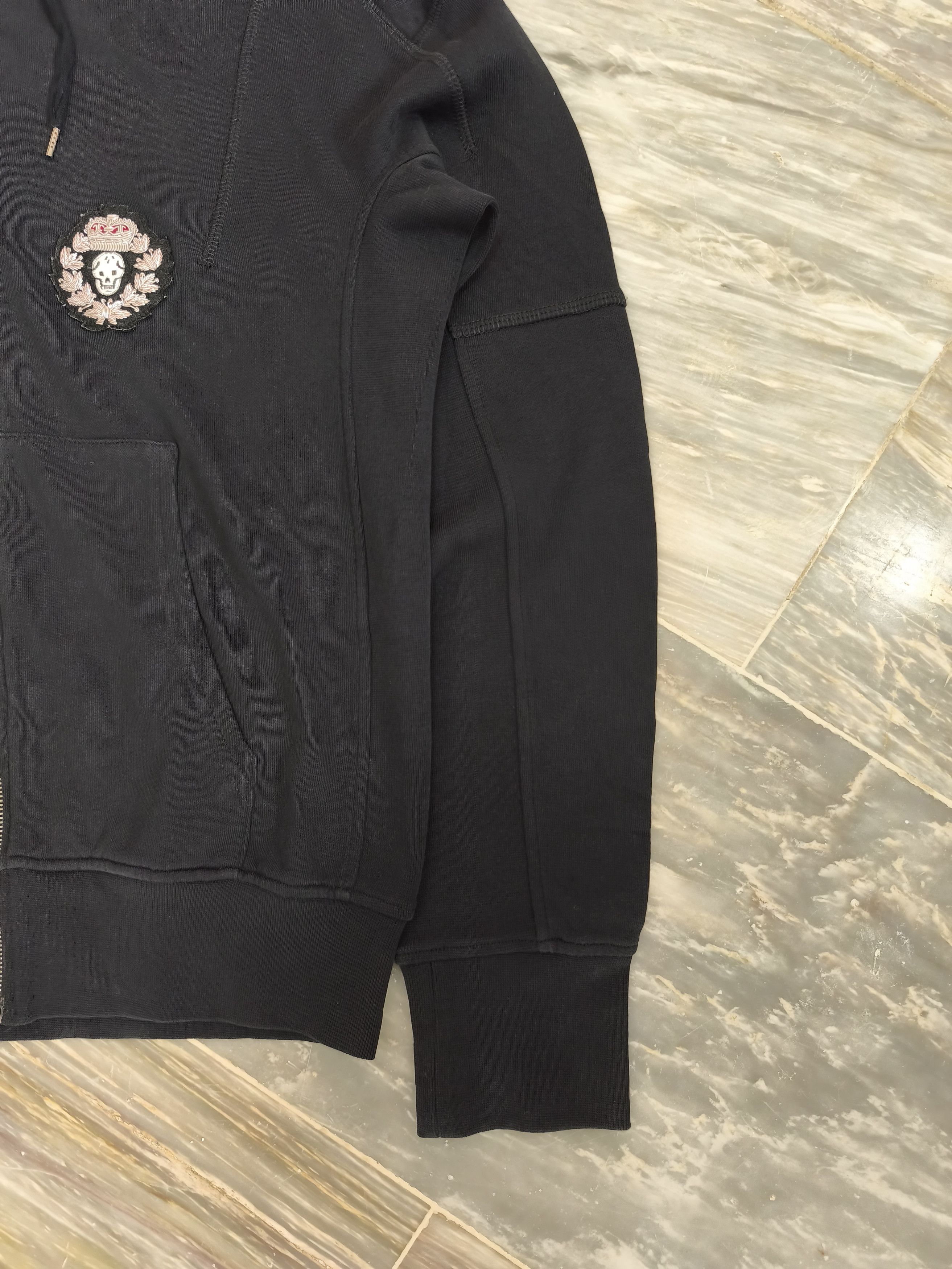 Alexander McQueen ALEXANDER MCQUEEN Badge Logo Hooded Size US L / EU 52-54 / 3 - 5 Thumbnail