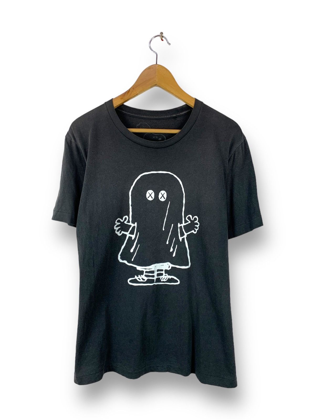 Kaws × Peanuts × Uniqlo Steals! Uniqlo Kaws Peanuts Snoopy Tee Streetwear Size US L / EU 52-54 / 3 - 1 Thumbnail