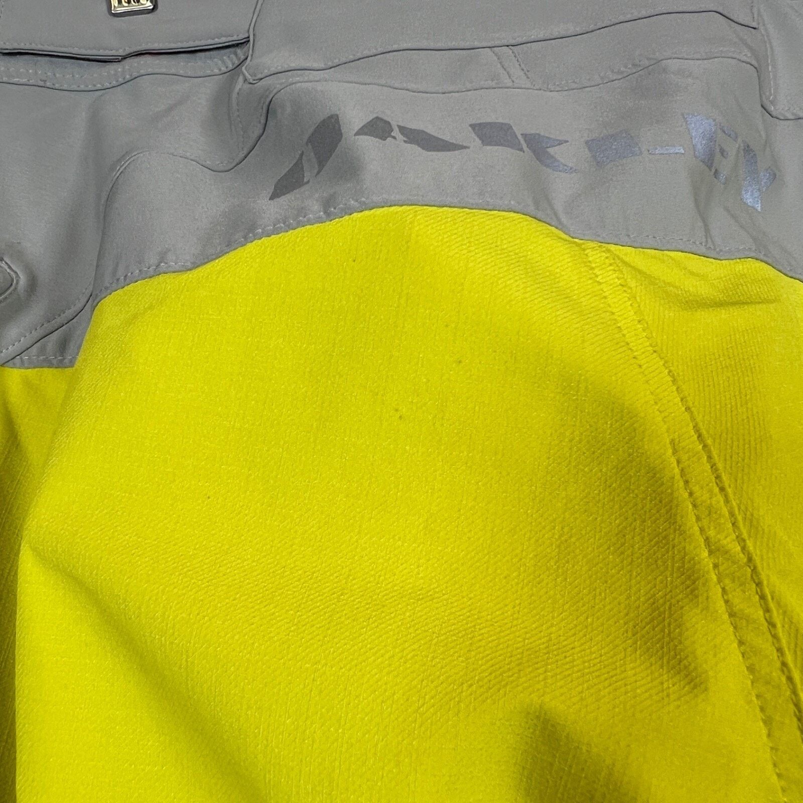 Oakley Oakley 38 men’s Ventilated MTB Shorts gray/lemon outdoor Size US 38 / EU 54 - 8 Thumbnail