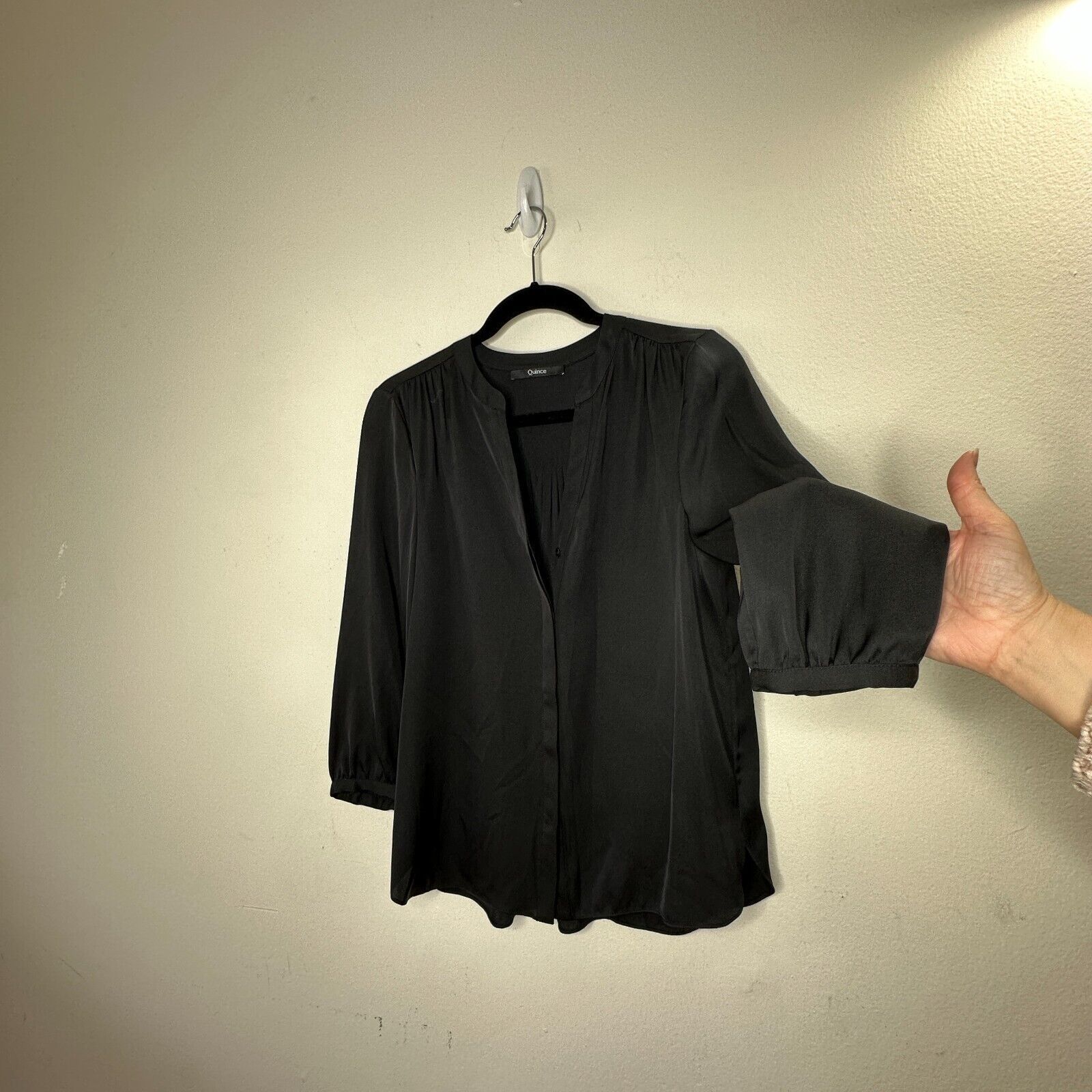 Quince Quince Washable Silk VNeck Button 3/4 Sleeve Pleated Back XS Size XS / US 0-2 / IT 36-38 - 6 Thumbnail