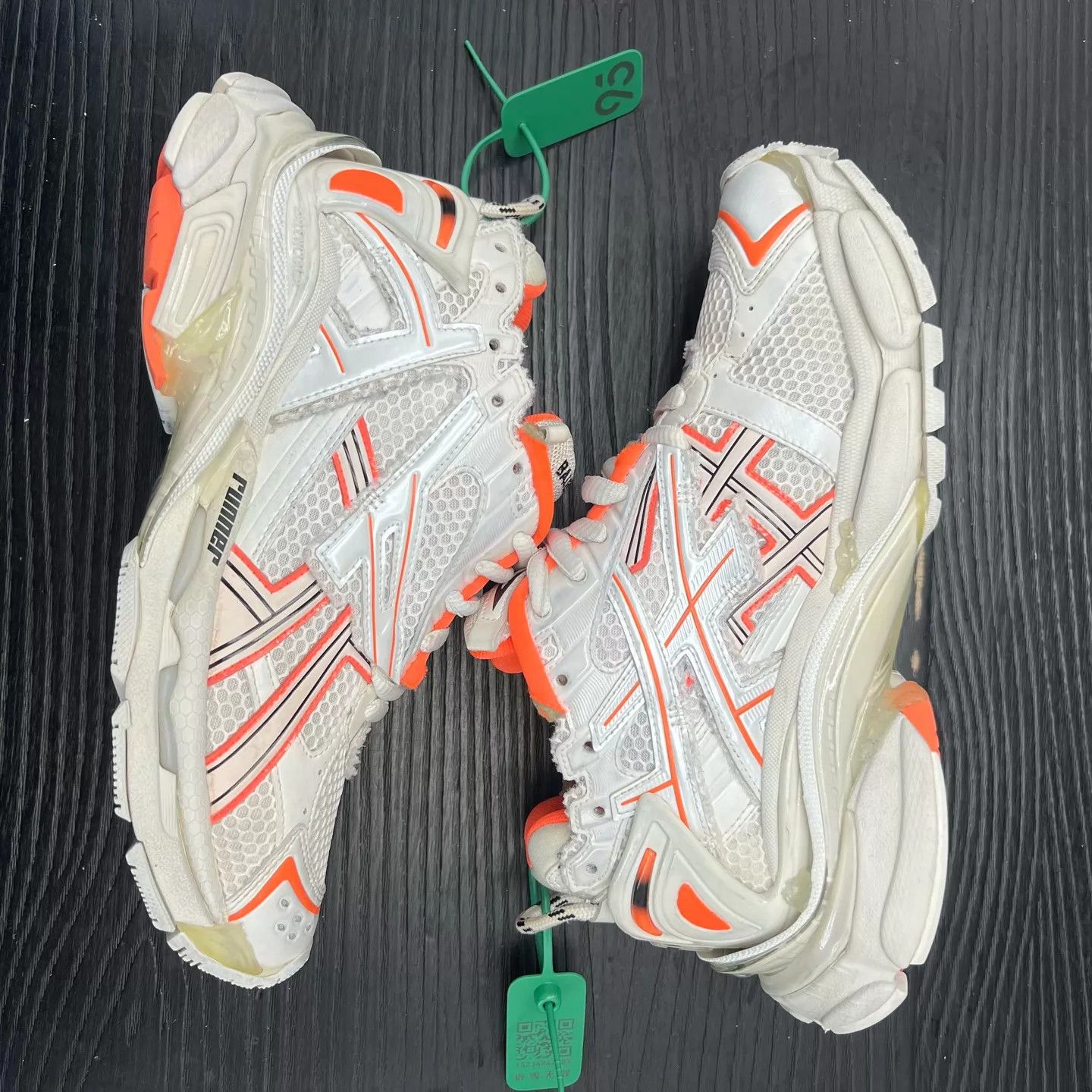 Balenciaga Balenciaga Runner Distressed White Orange 41 Mint Size US 8 / EU 41 - 7 Thumbnail