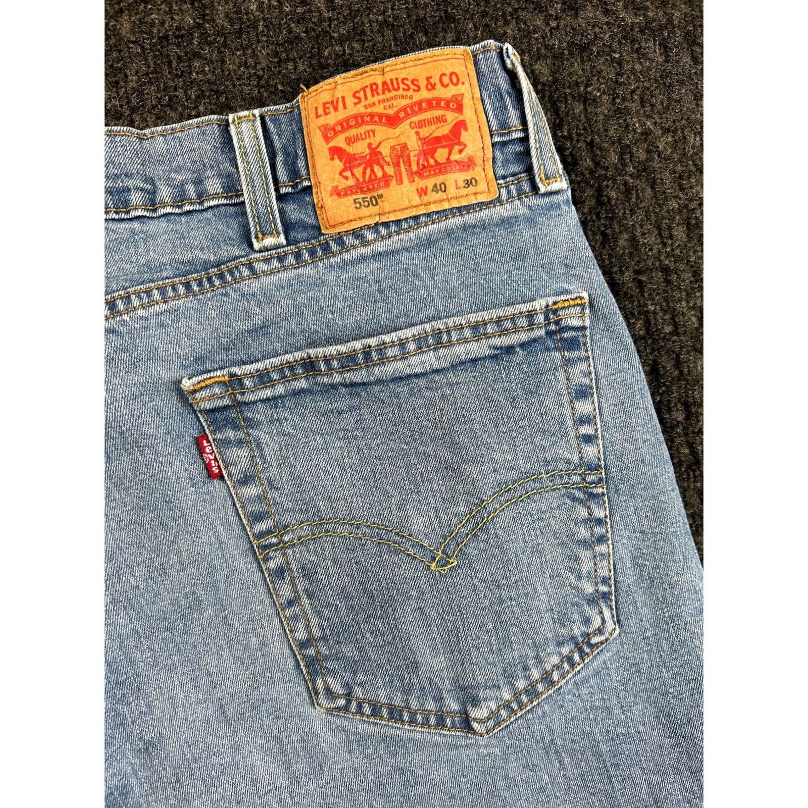 Levi's Levi’s 550 Jeans Relaxed Fit Men’s 40 x 30 Light Wash Blue Denim FAST SHIPPING Size US 40 / EU 56 - 3 Thumbnail