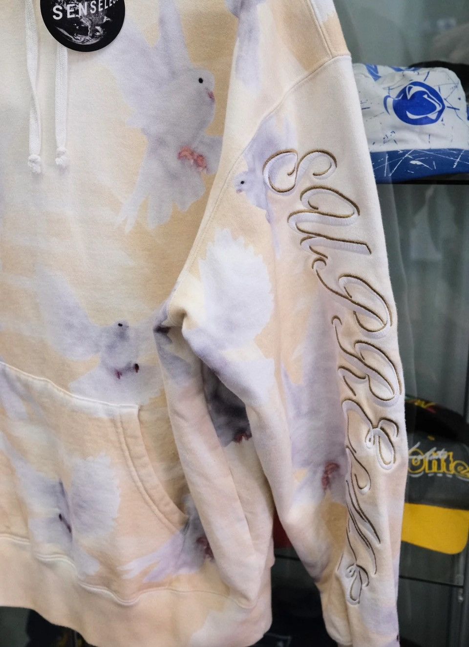 Supreme Supreme Doves Hooded Sweatshirt Size US S / EU 44-46 / 1 - 3 Thumbnail