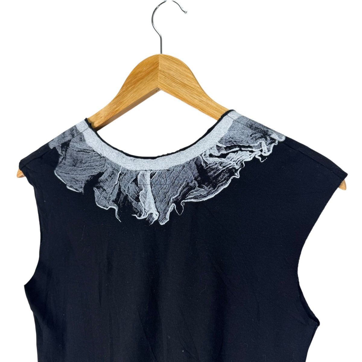 agnes b. ☀️AGNES B FRANCE TROMPE L’OEIL RUFFLE V NECK SLEEVELESS Size M / US 6-8 / IT 42-44 - 9 Thumbnail