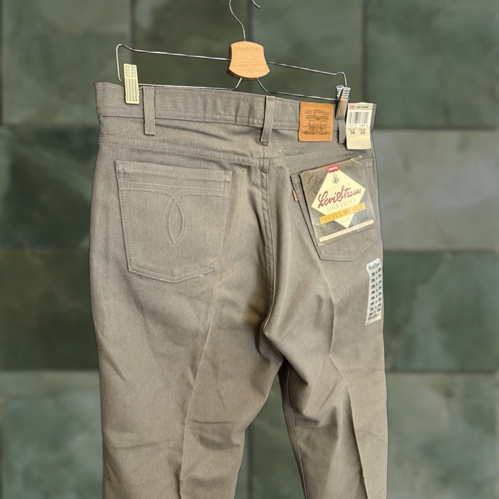 Levi's VINTAGE Levi's Signature Action Jeans Mens 36/29 Gray 90s Straight Pants Brand New with Tags Size US 36 / EU 52 - 1 Thumbnail