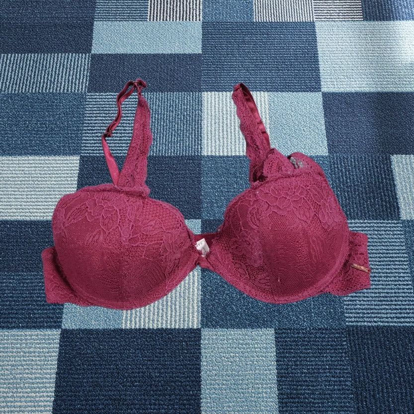 Vintage Marilyn Monroe Bra Womens Push Up Lace Padded Red Underwire Adjustable Strap 34B Size ONE SIZE - 1 Thumbnail