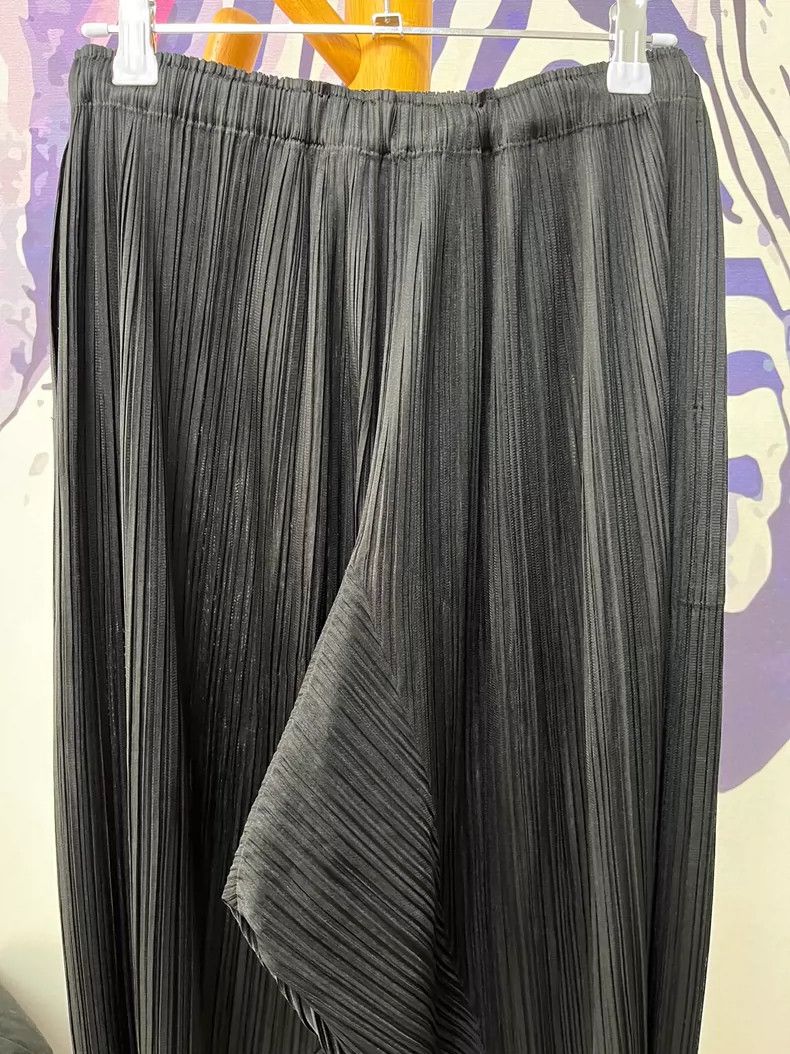 Issey Miyake Issey Miyake size:3 Black pleated irregular-shaped pants Size 22" - 3 Thumbnail