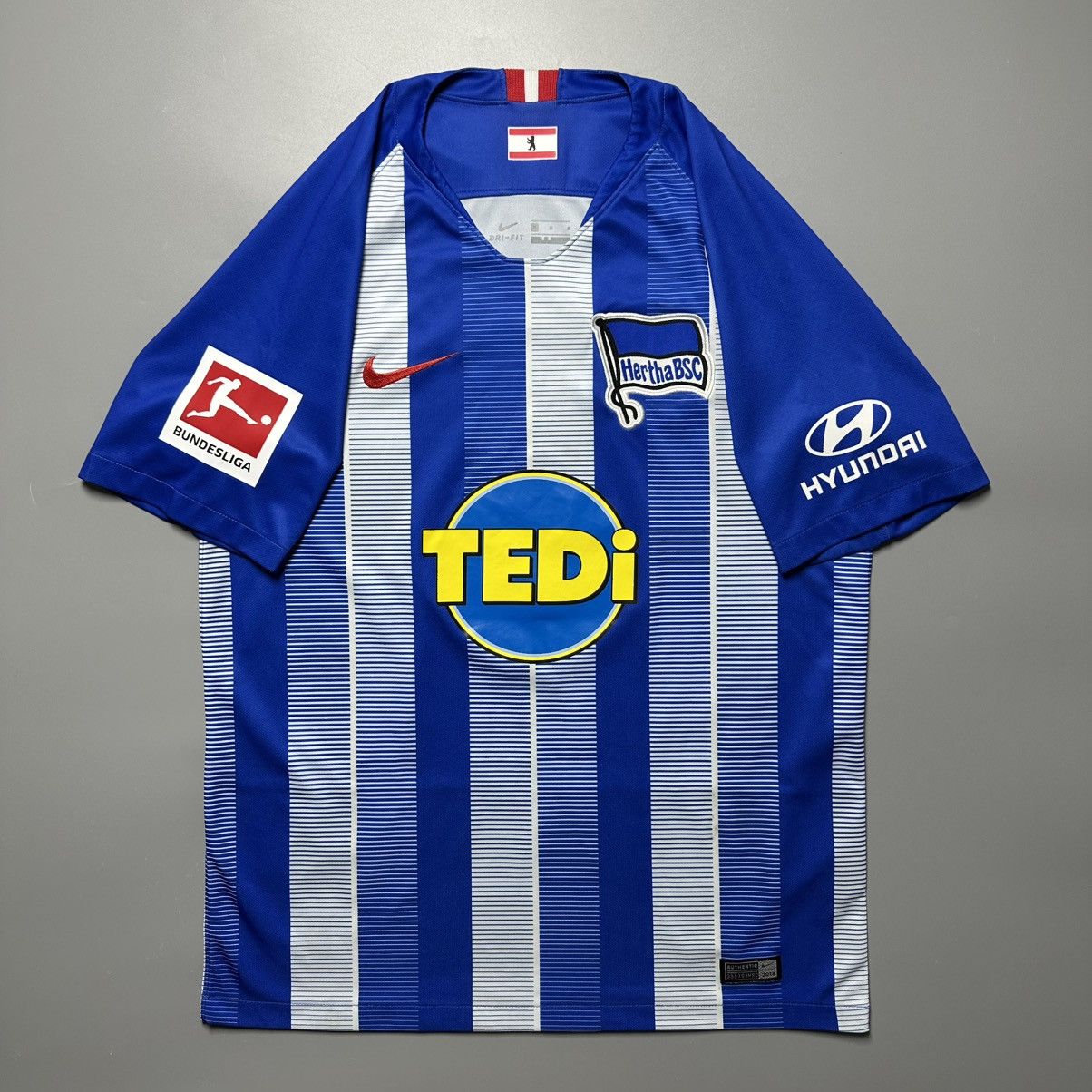 Nike HERTHA BSC NIKE 2017/2019 FOOTBALL HOME JERSEY #8 KALOU Size US M / EU 48-50 / 2 - 2 Thumbnail